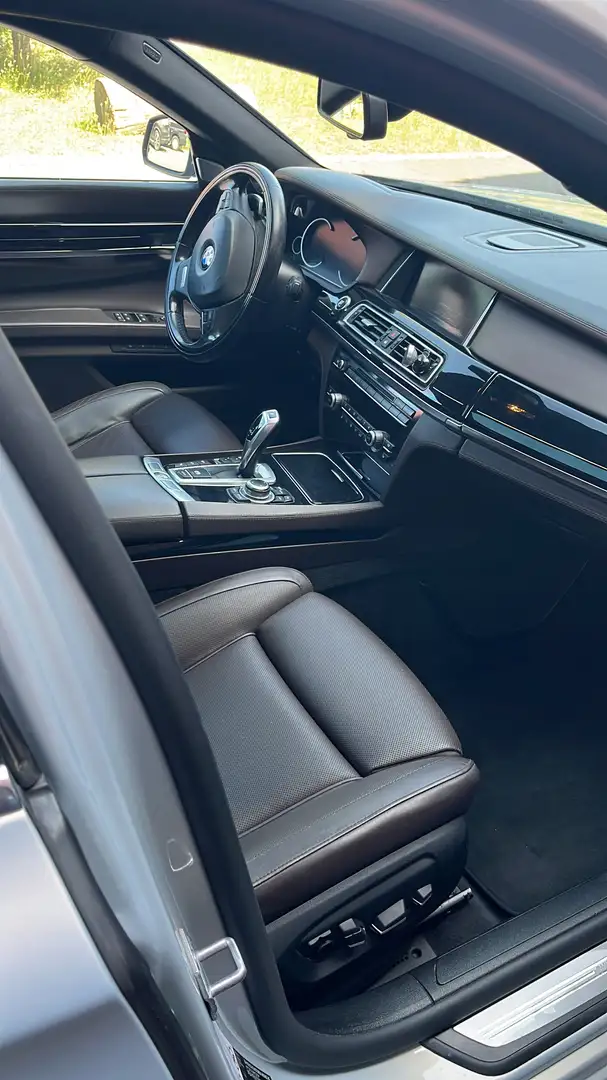 BMW 750 750Ld xDrive individuel Zilver - 2