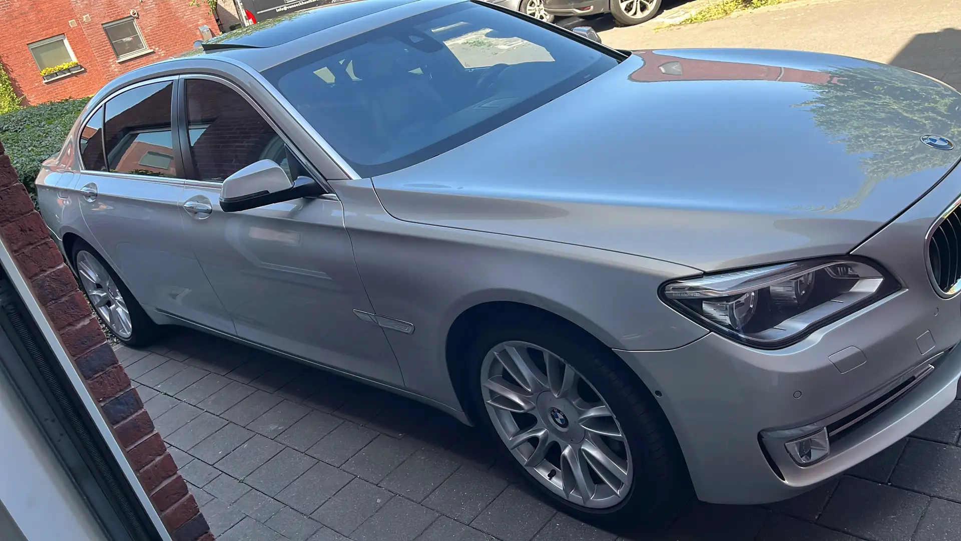 BMW 750 750Ld xDrive BluePerformance Серебристый - 1