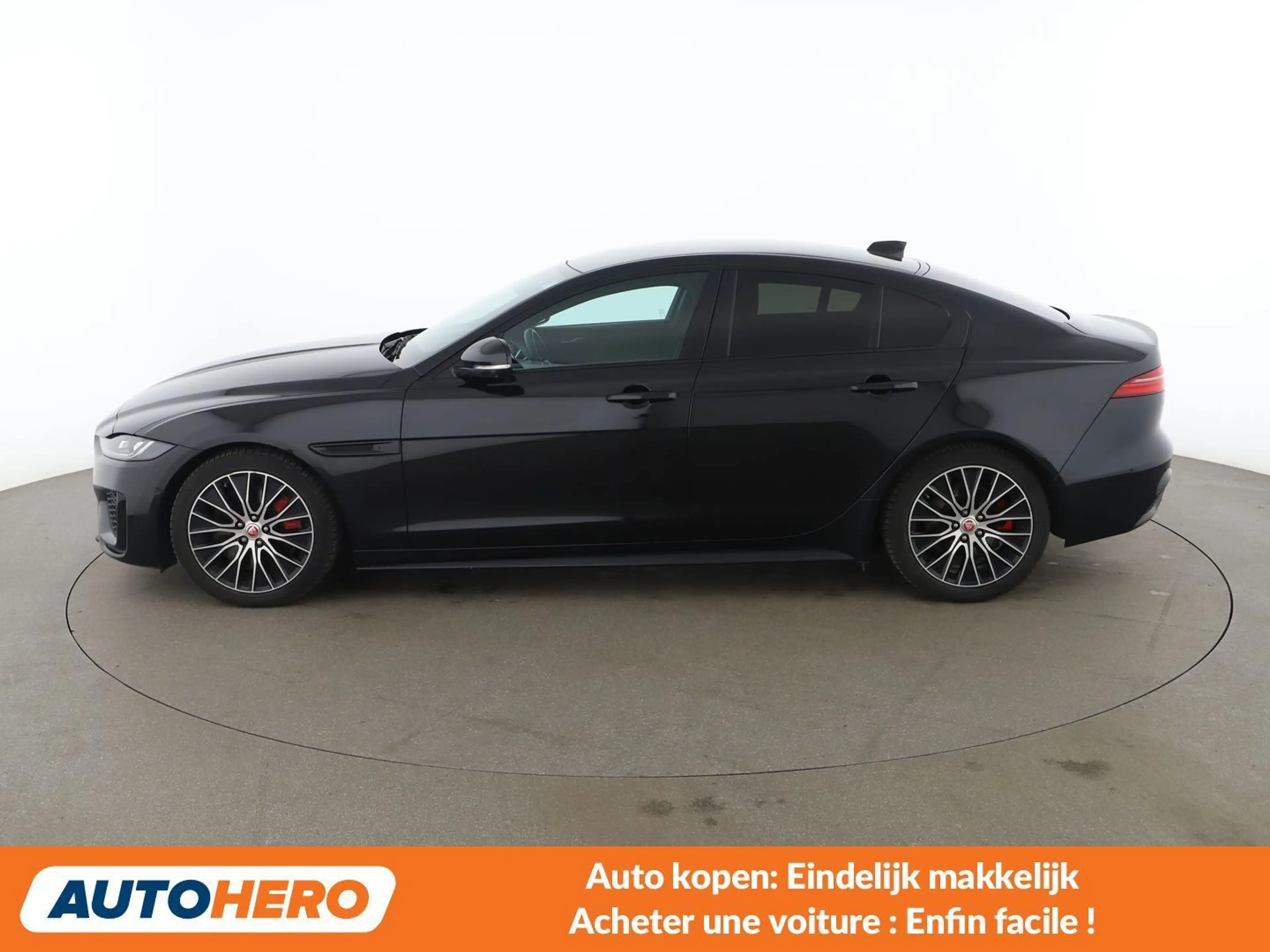 Jaguar XE D200 Mild-Hybrid R-Dynamic Black — photo 3