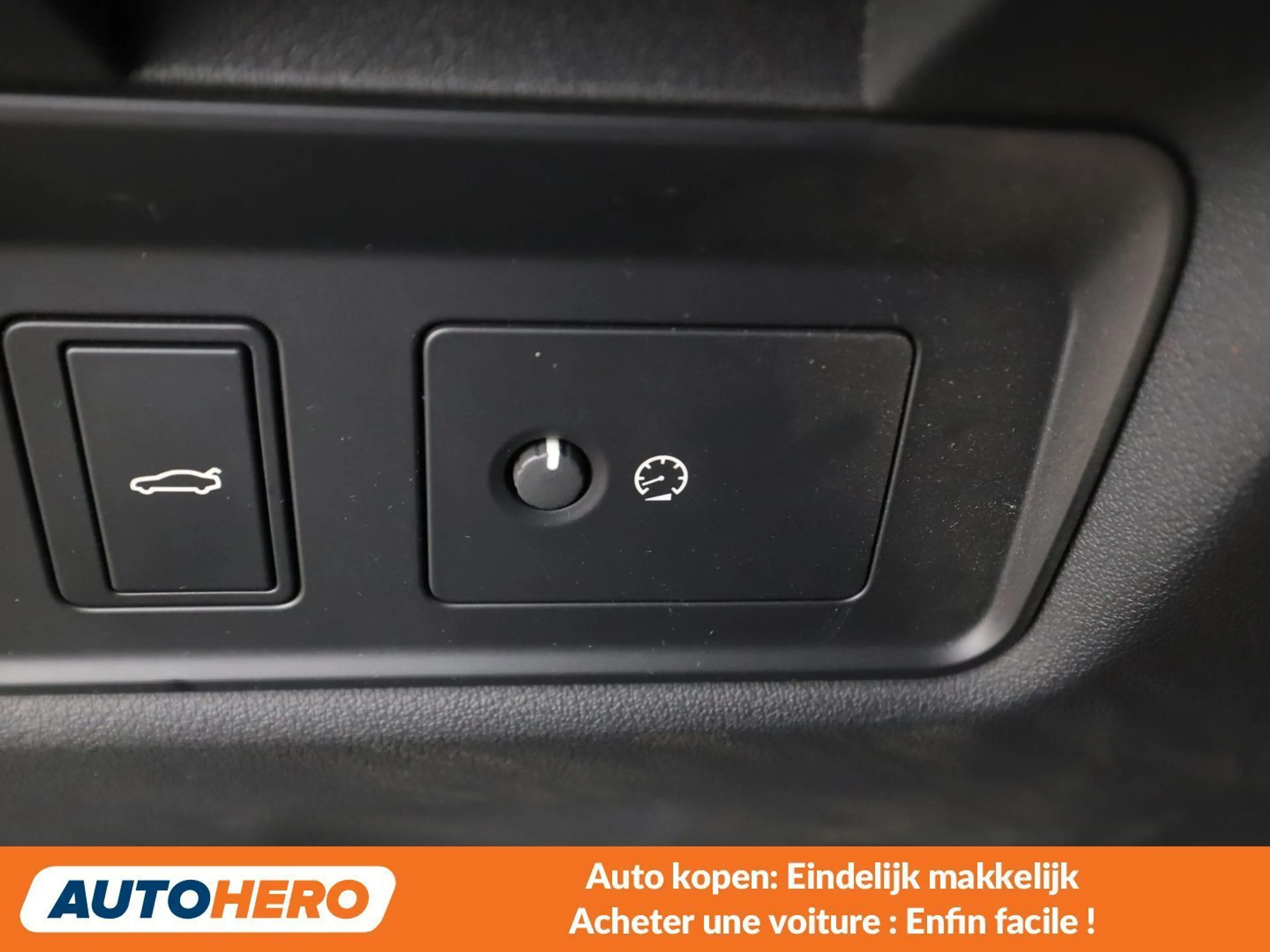 Jaguar XE D200 Mild-Hybrid R-Dynamic Black — photo 15