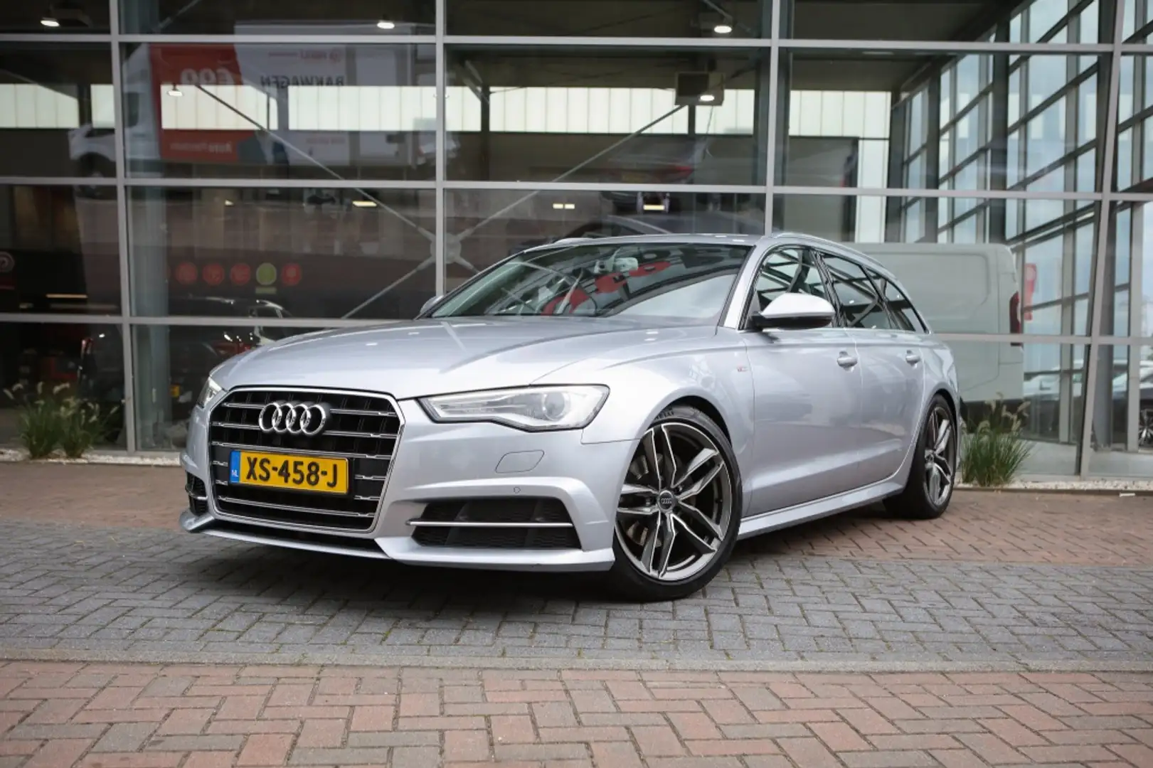Audi A6 Avant 2.0 TDI u. Adv.Sport Grau - 1