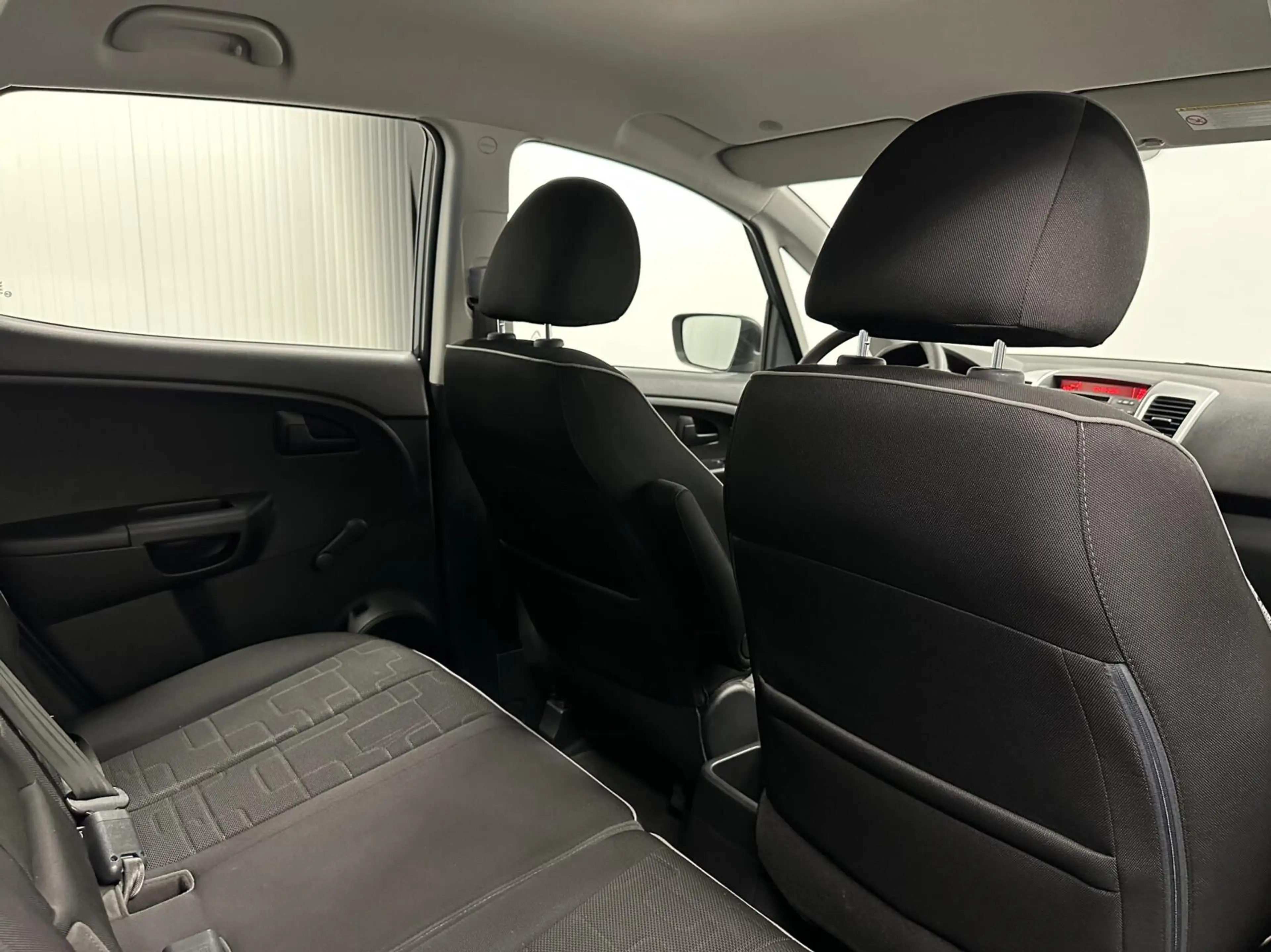 Kia Venga 1.4 CVVT Seven NAVI CAMERA ECC CRUISE LM TREKHAAK — photo 16