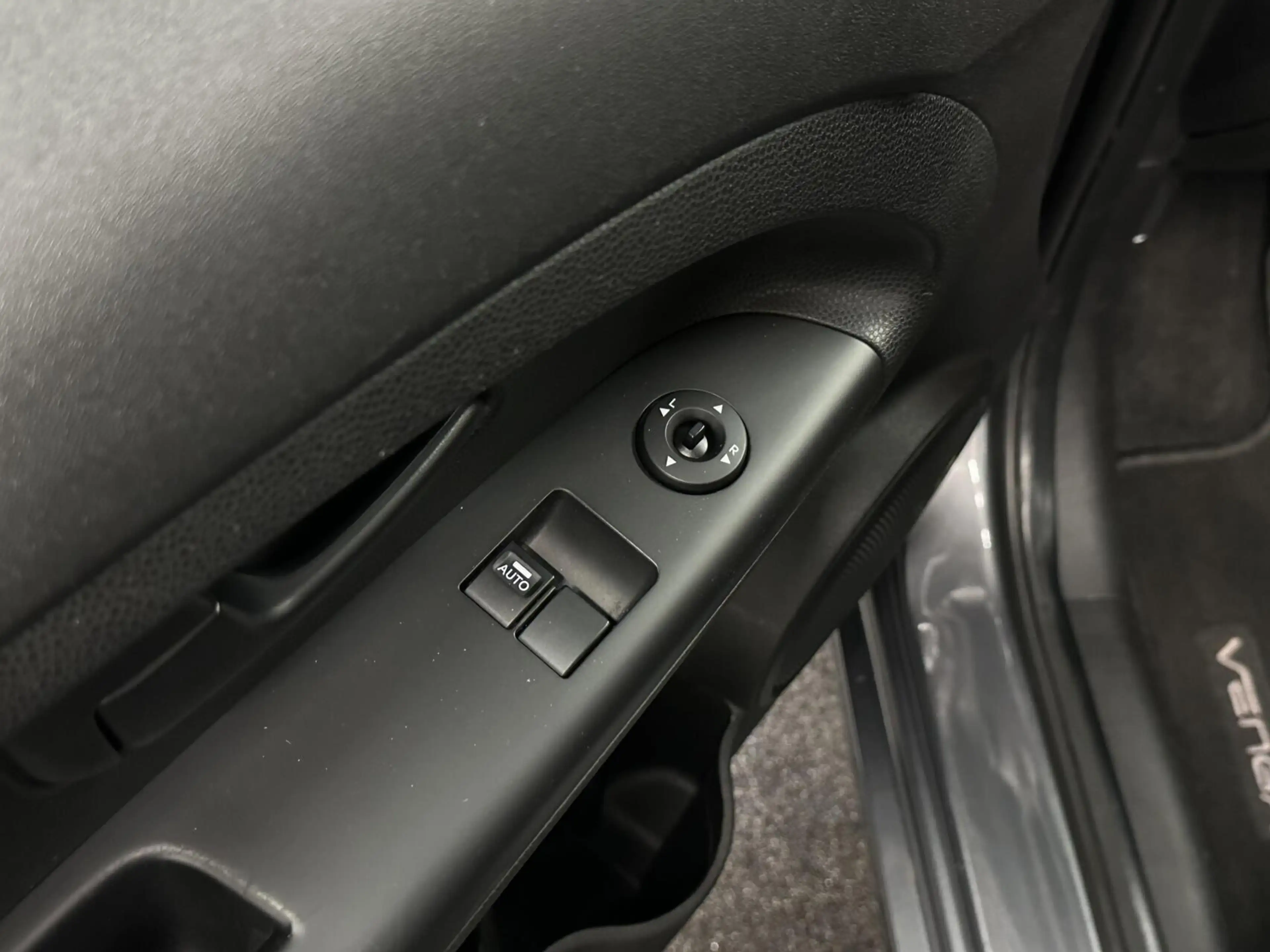 Kia Venga 1.4 CVVT Seven NAVI CAMERA ECC CRUISE LM TREKHAAK — photo 18