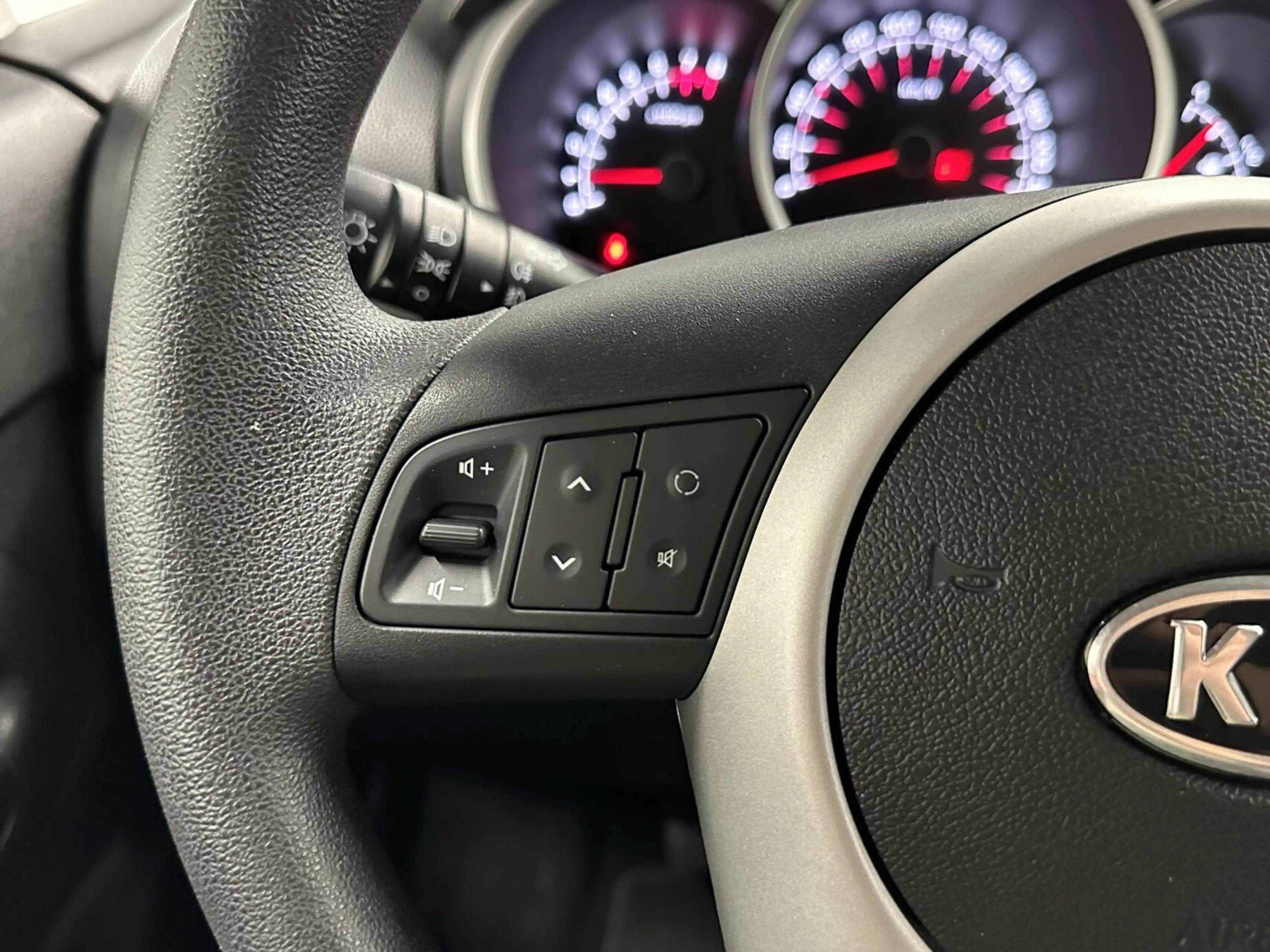 Kia Venga 1.4 CVVT Seven NAVI CAMERA ECC CRUISE LM TREKHAAK — photo 22