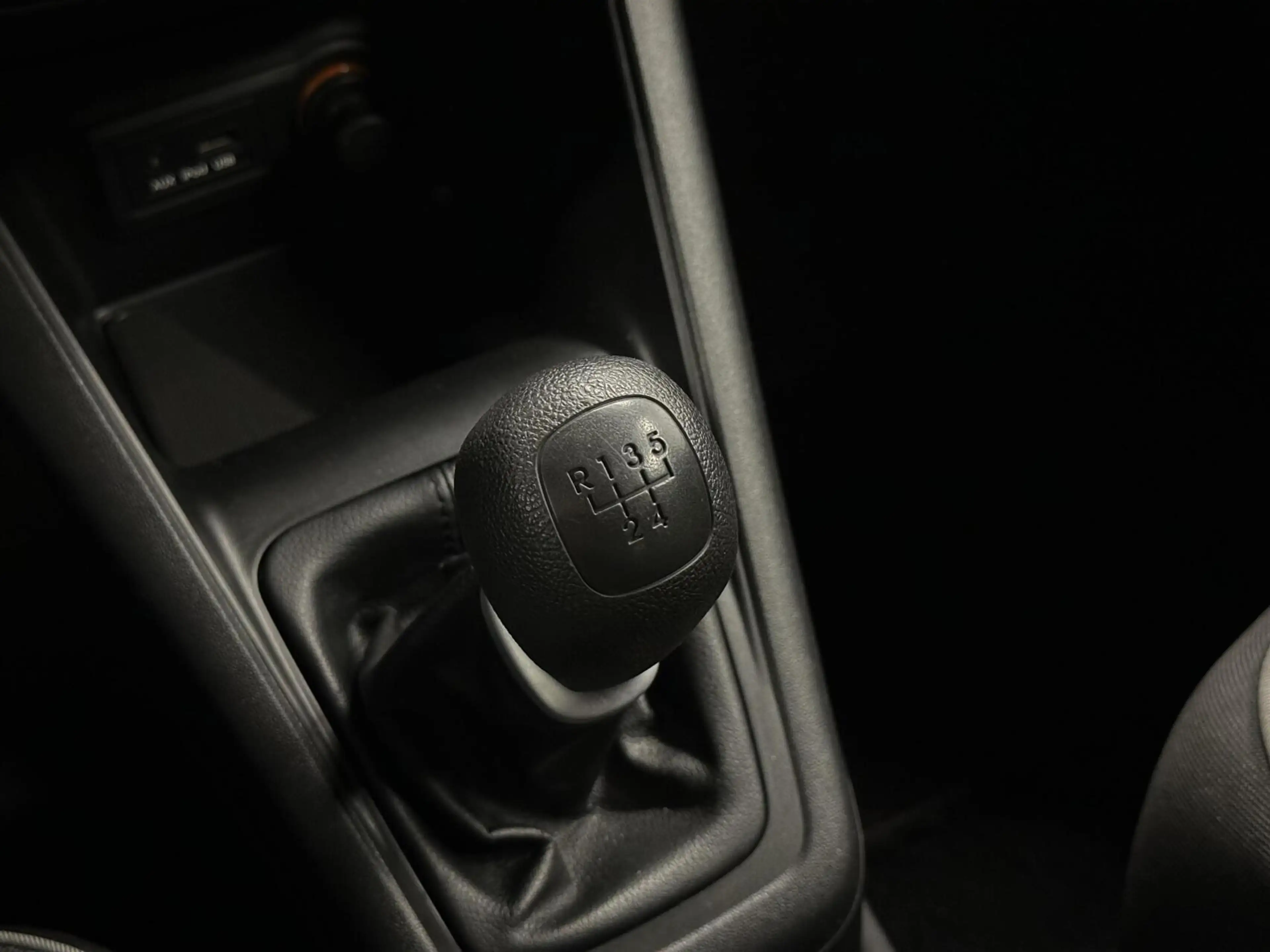 Kia Venga 1.4 CVVT Seven NAVI CAMERA ECC CRUISE LM TREKHAAK — photo 37