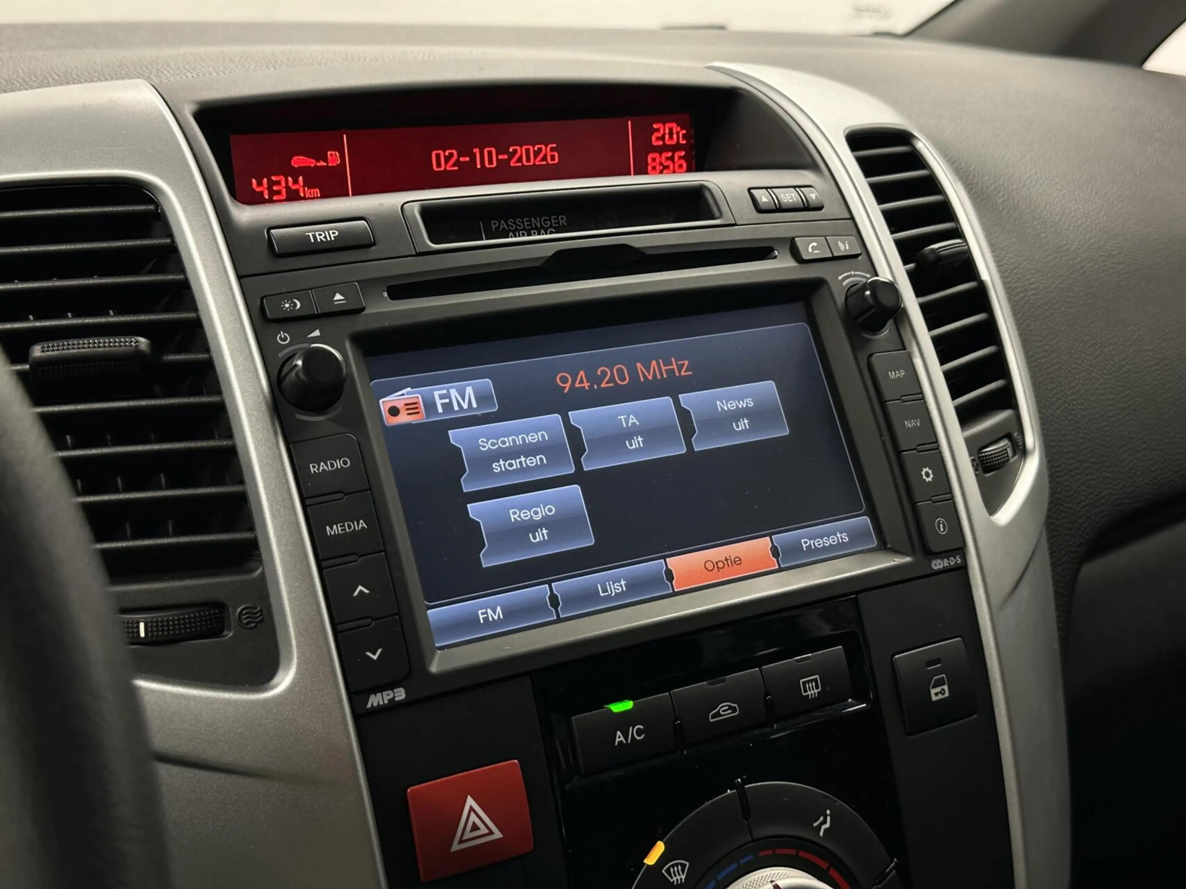 Kia Venga 1.4 CVVT Seven NAVI CAMERA ECC CRUISE LM TREKHAAK — photo 31