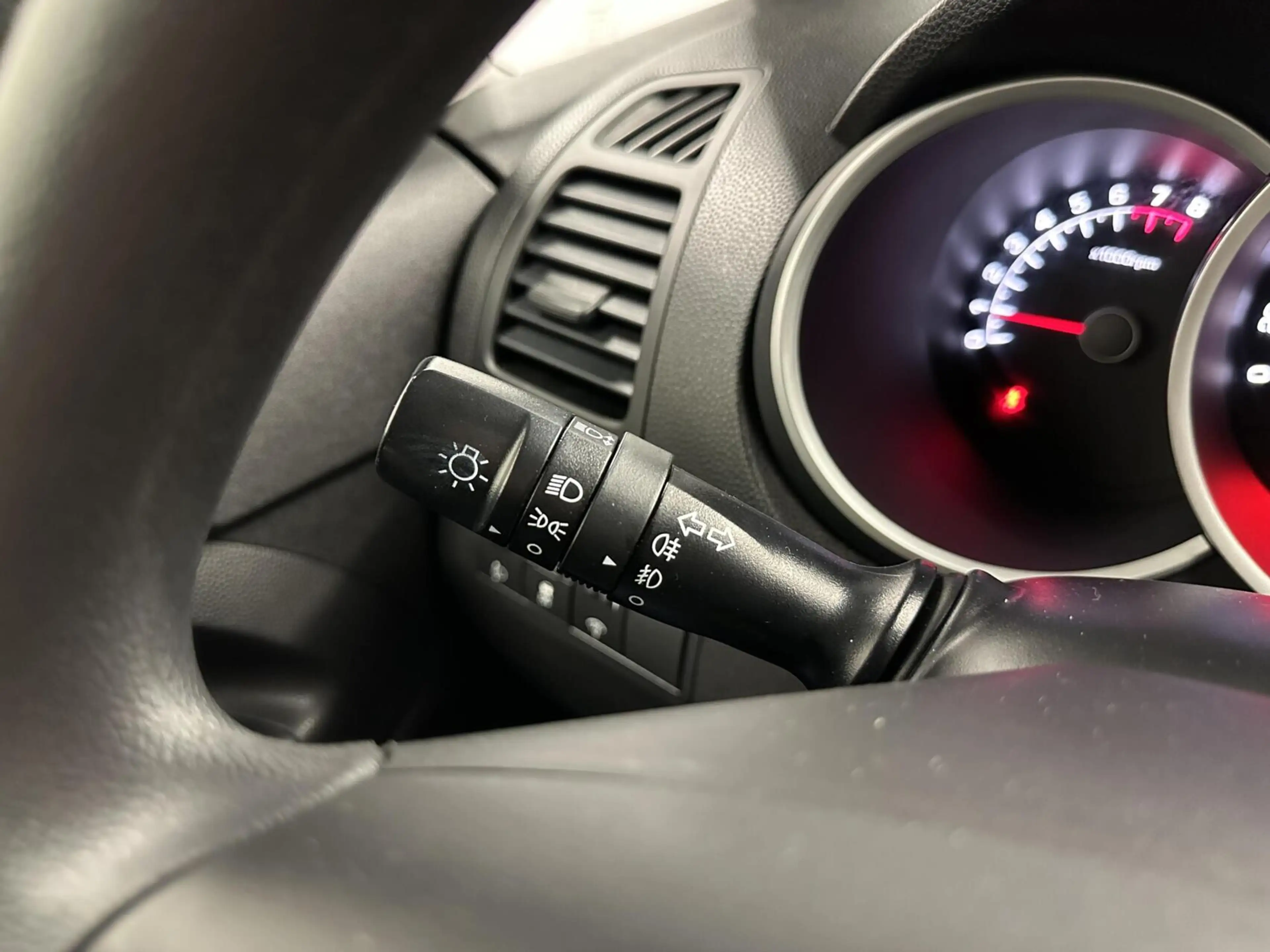 Kia Venga 1.4 CVVT Seven NAVI CAMERA ECC CRUISE LM TREKHAAK — photo 24