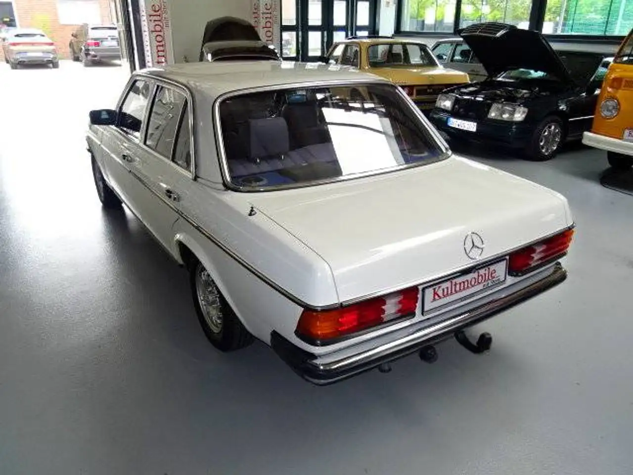 Mercedes-Benz Baureihe 123 200, foto 3