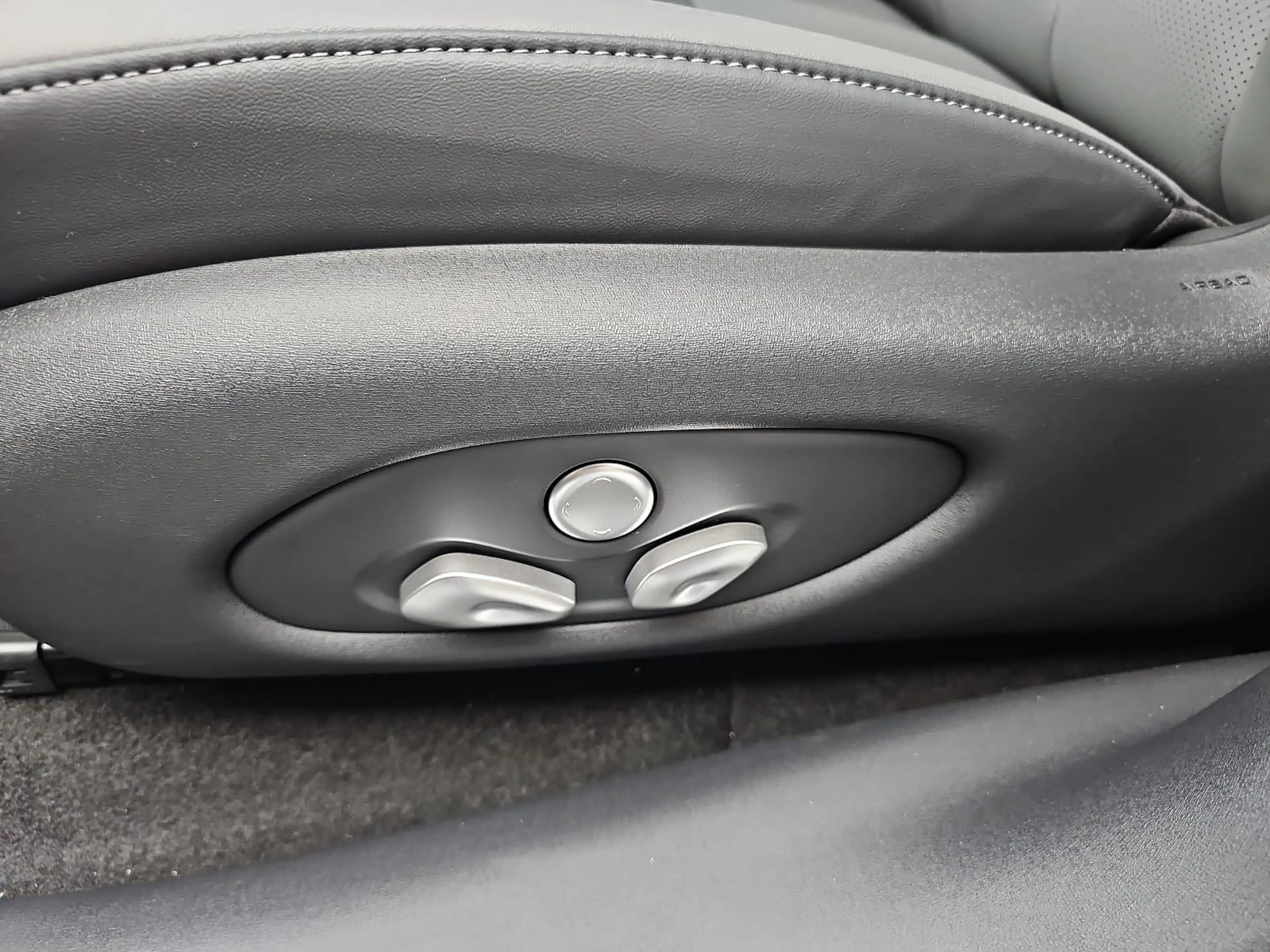 MG IM6 IM6 EV 100 KWH MY26 PREMIUM AWD DRIVE PACK — photo 17