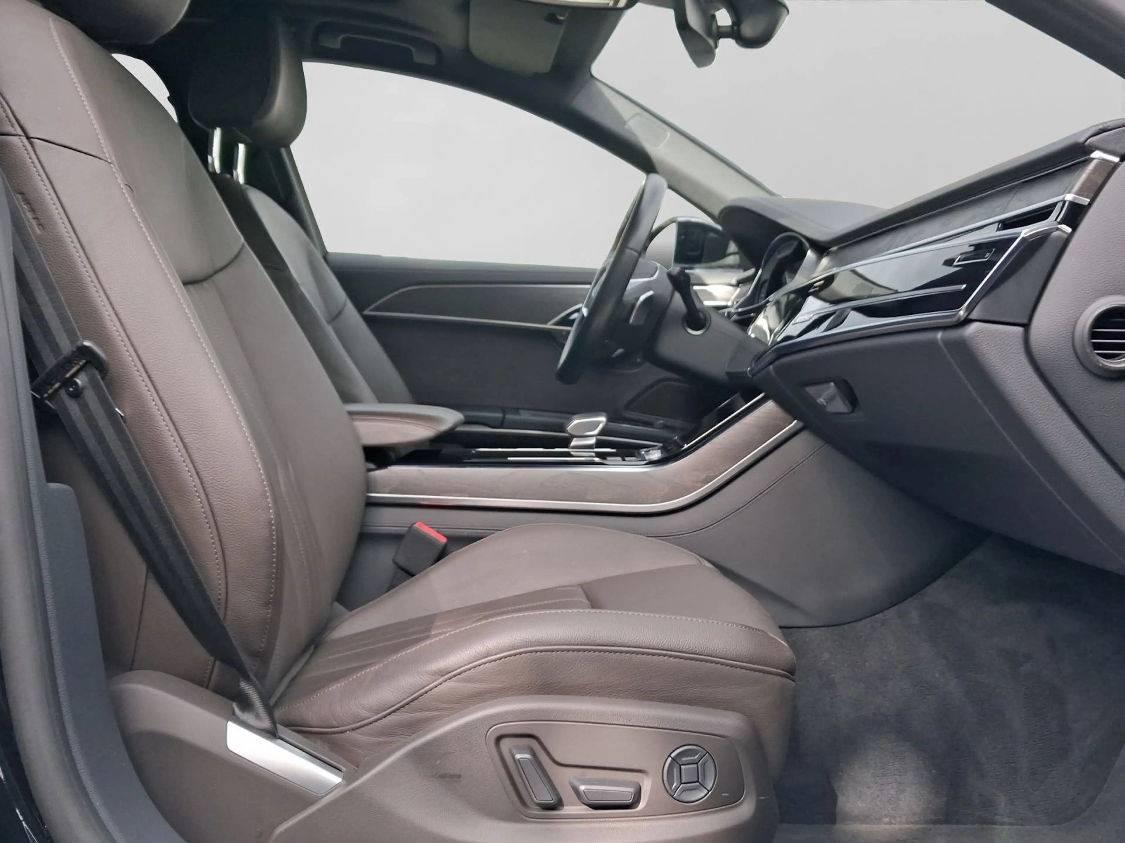 Audi A8 50 TDI Q HD-MATRIX BuO LUFT PANO LM20 — photo 4