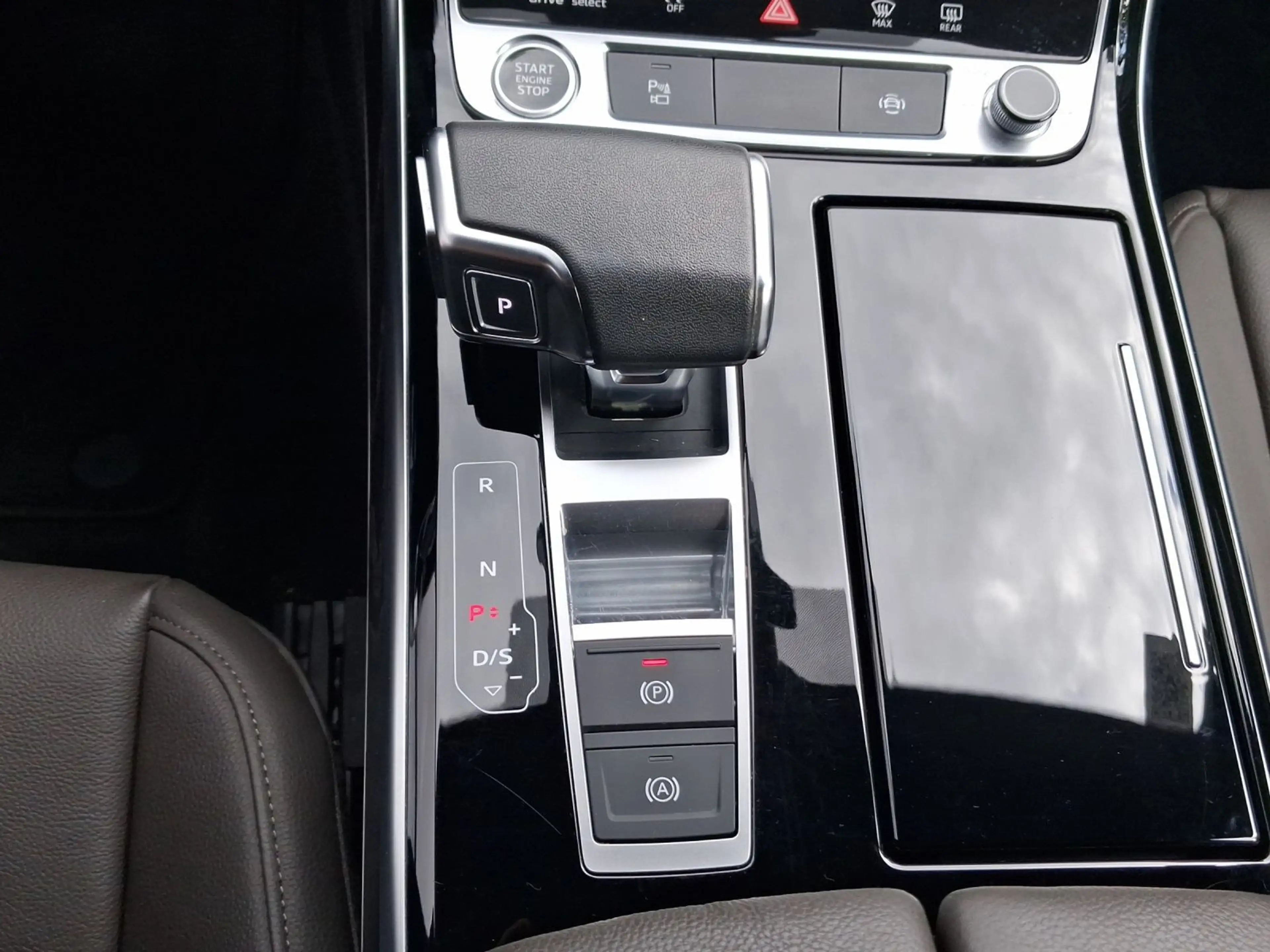 Audi A8 50 TDI Q HD-MATRIX BuO LUFT PANO LM20 — photo 11