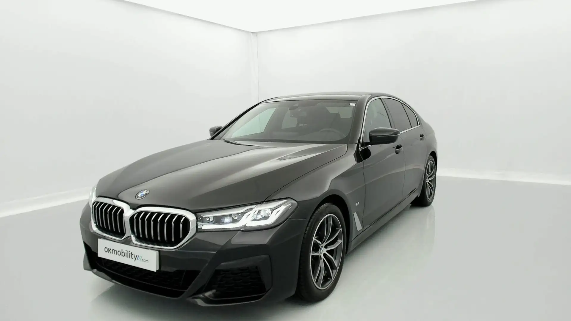 BMW 520 520dA Touring xDrive Zwart - 1