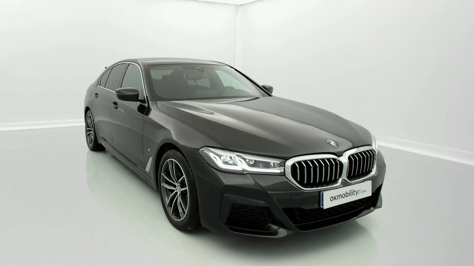 BMW 520 520dA Touring xDrive Zwart - 2