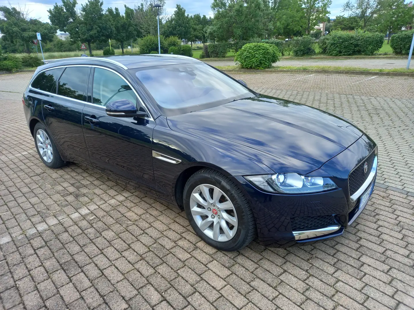 Jaguar XF XF Sportbrake 2.0d i4 Prestige 180cv auto my20 Blu/Azzurro - 2