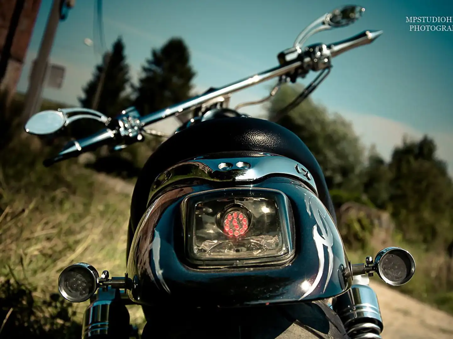 Harley-Davidson V-Rod Чорний - 2