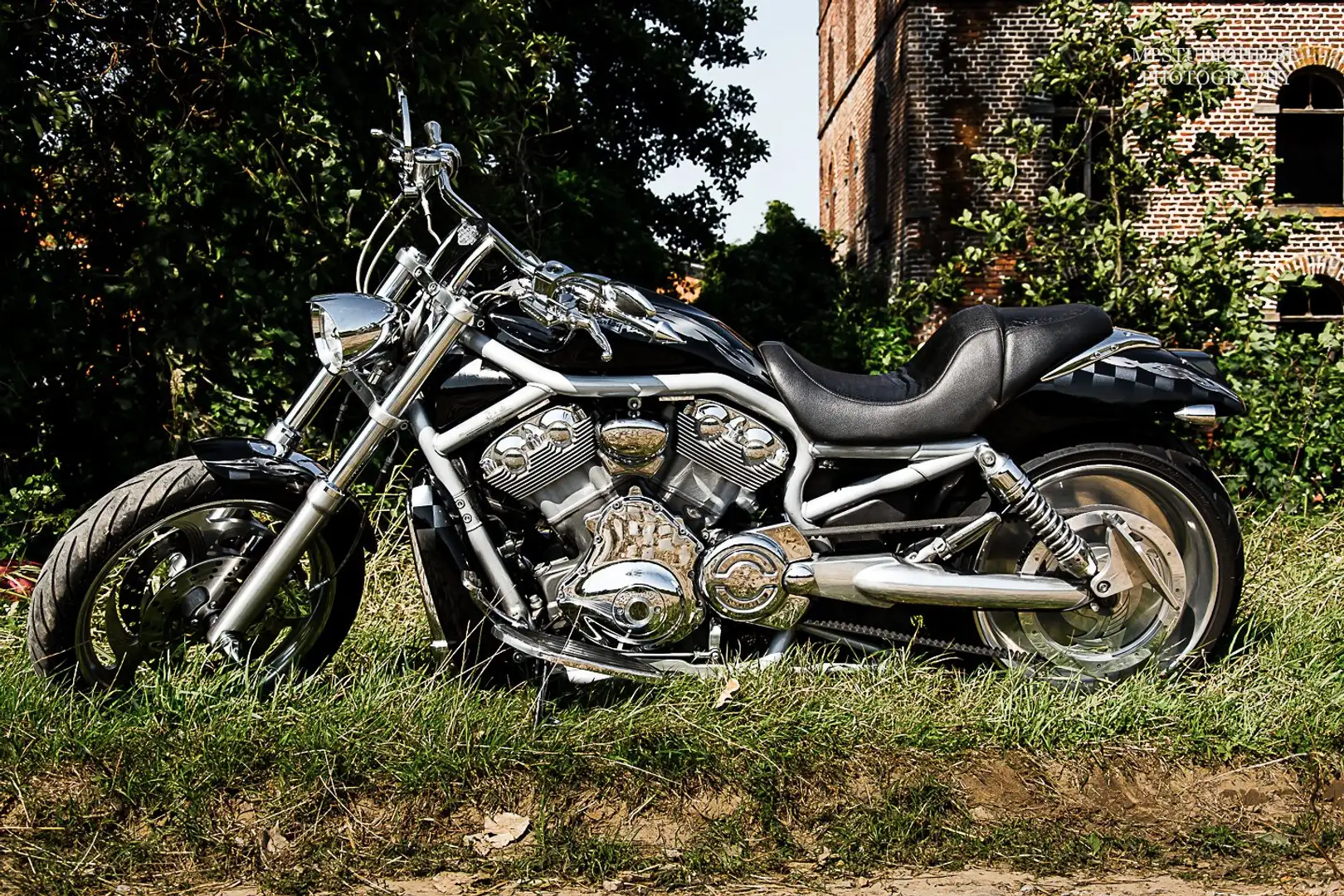 Harley-Davidson V-Rod Чорний - 1