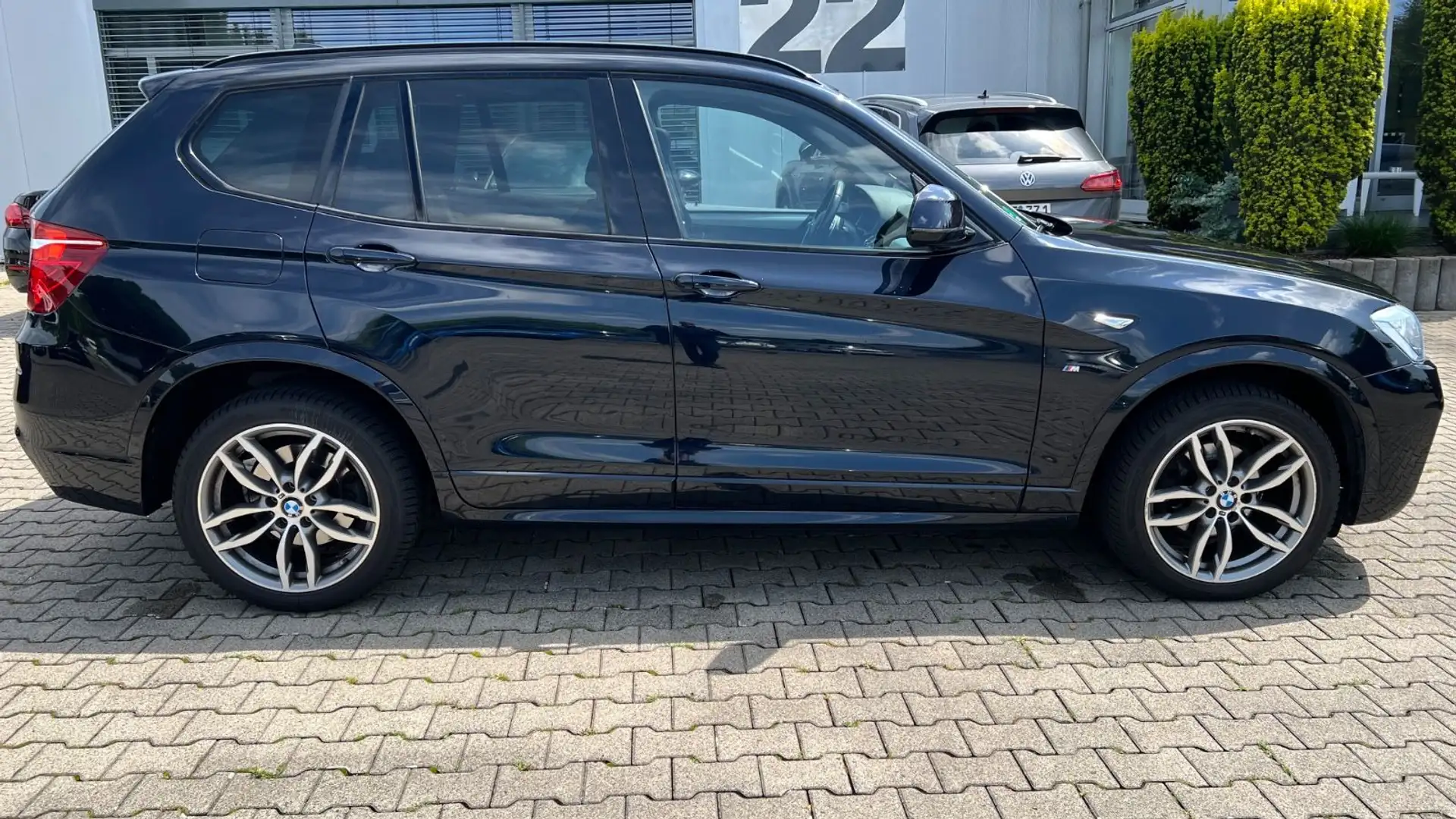 BMW X3 xDrive 20 d M-Technik Sport Schwarz - 2
