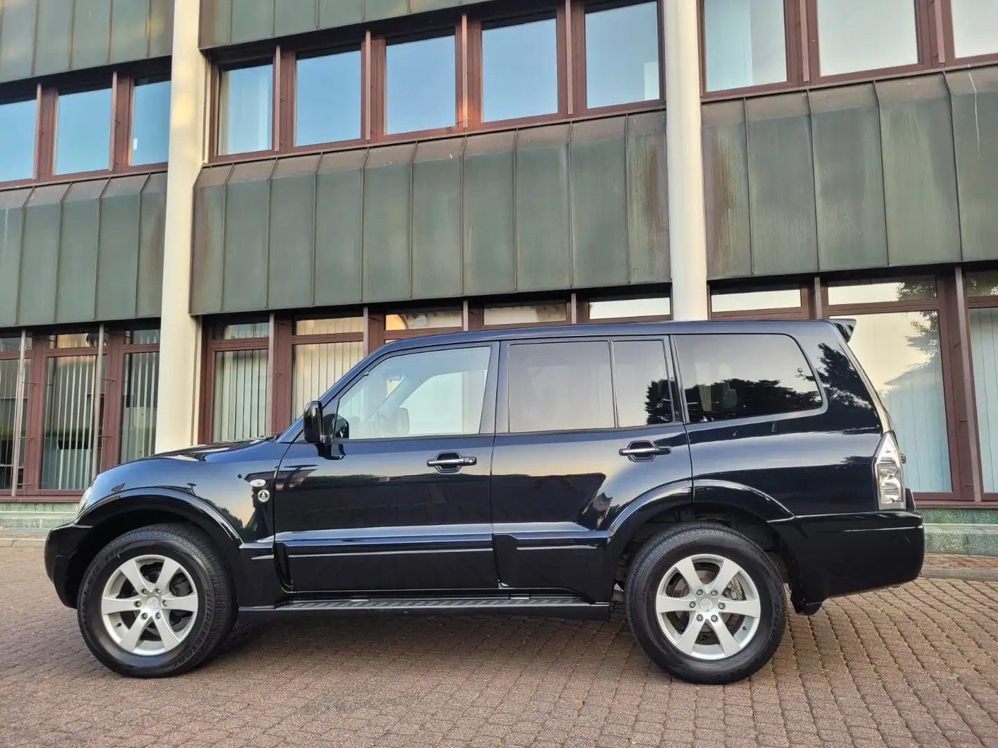 Mitsubishi Pajero 3.2 DI-D Dakar Aut.-Nur 123 Tkm-DPF-ST.Heizung ! Schwarz - 1