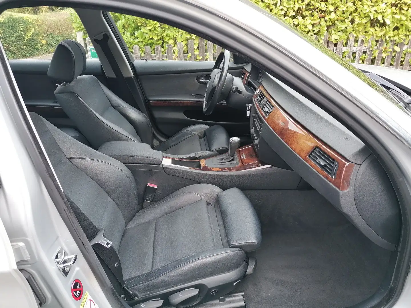 BMW 330 i Xen*Sportsitz+Lord*Sitzhz*SD*100%Orig*BmwSH Silber - 2