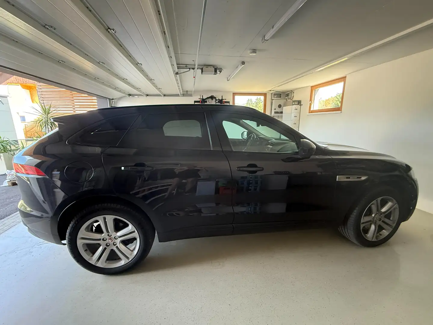 Jaguar F-Pace F-Pace 20d AWD R-Sport Aut. R-Sport Schwarz - 2