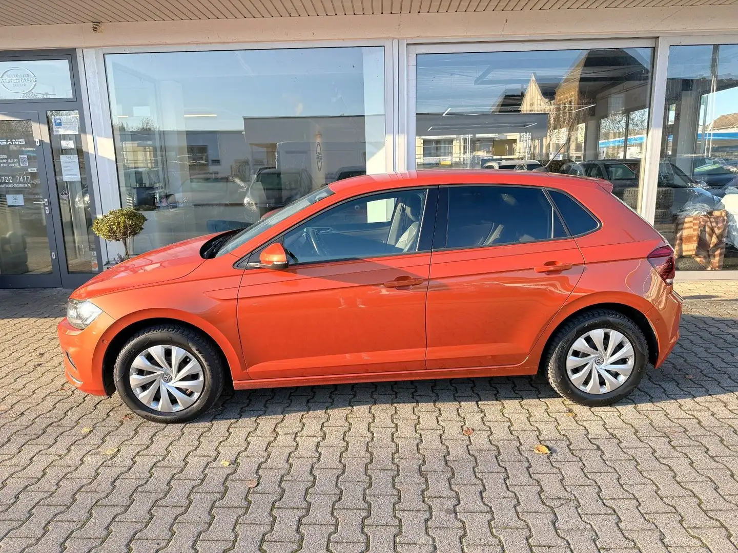 Volkswagen Polo VI Highline *1. HAND*LED*NAVI*SITZH*SCHECKH Orange - 2