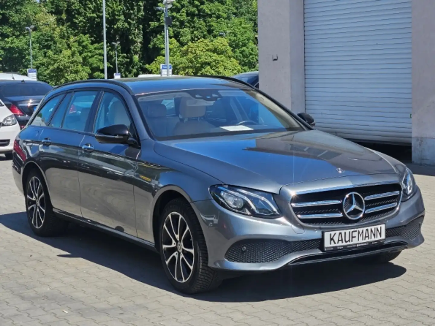 Mercedes-Benz E 220 T-Modell Avantgarde d 4Matic HUD+Kamera Grijs - 1
