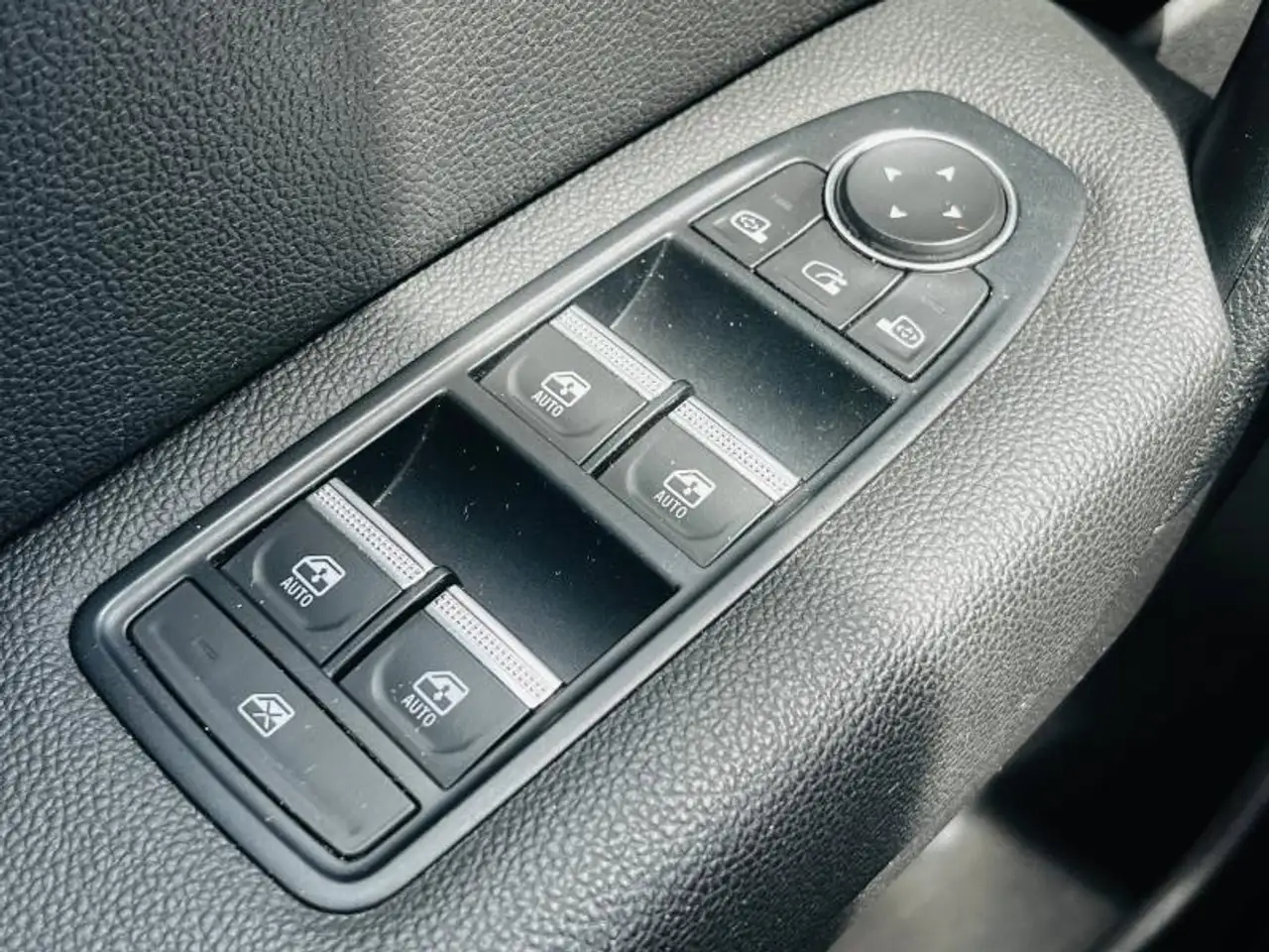 Renault Captur — photo 12