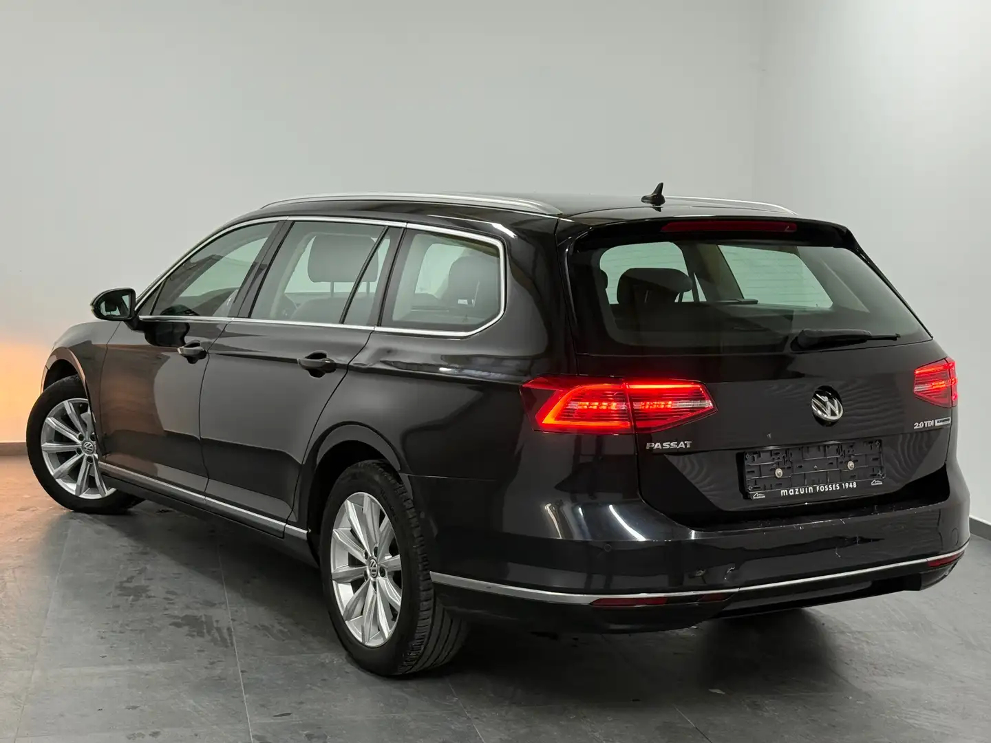 Volkswagen Passat Variant 2.0 CR TDi 1erMain - Navi - Camera Noir - 2