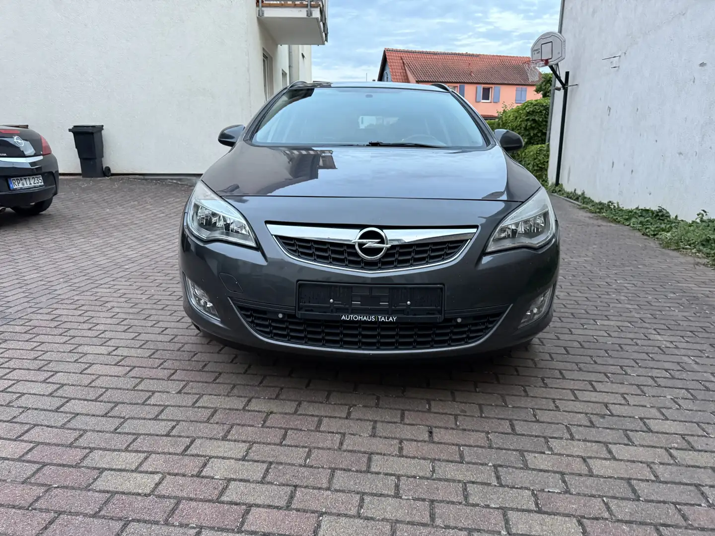 Opel Astra Design Edition Grau - 2