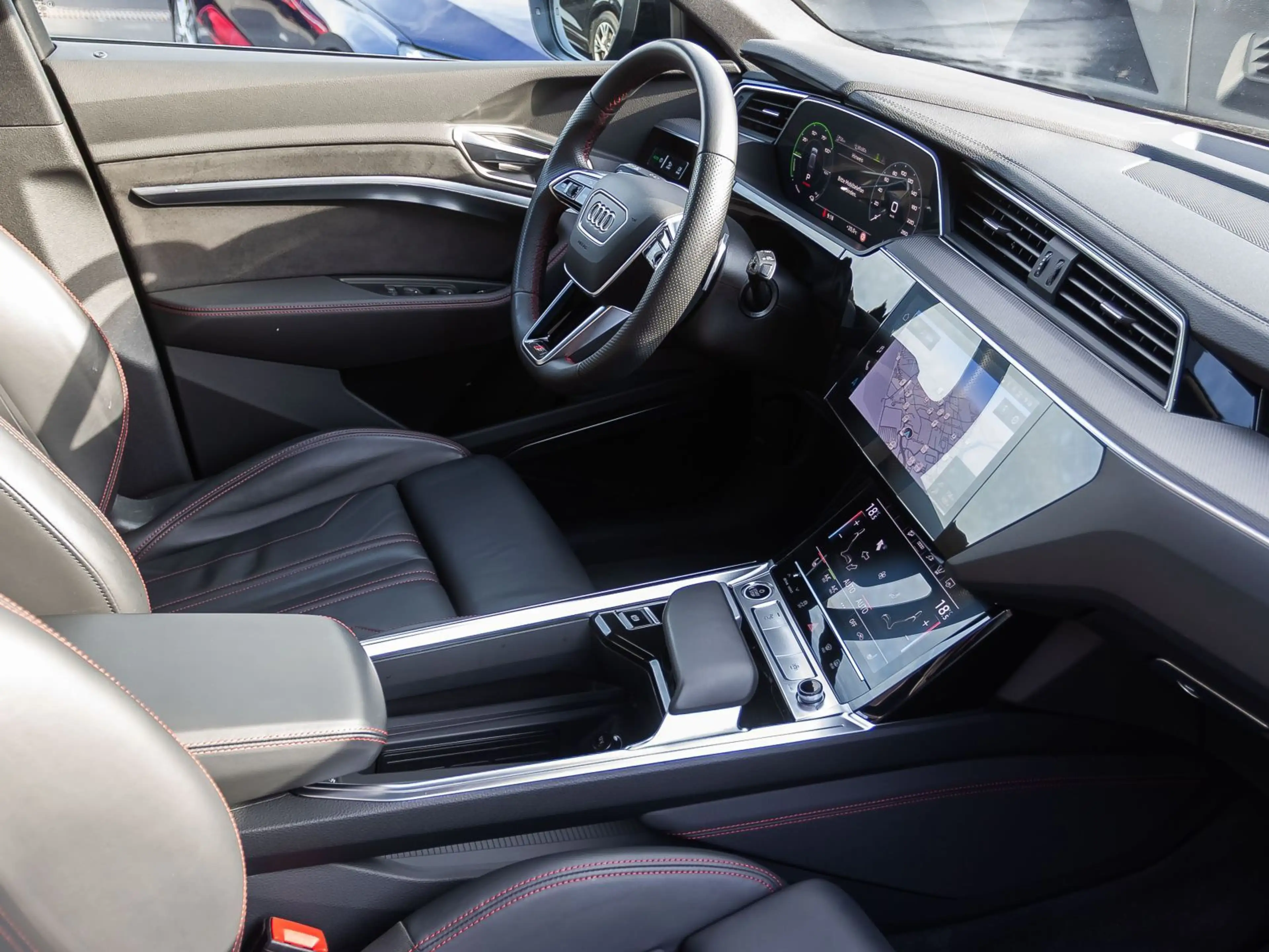 Audi Q8 e-tron S line 50 qu Navi Matrix Panorama AIR — photo 22