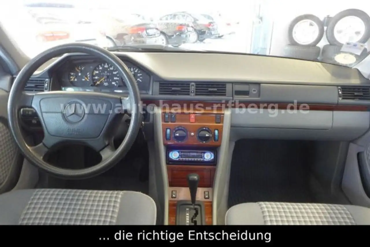 Mercedes-Benz E 200 D Automatik AHK/LM/Schiebedach elekt./eFH, foto 9