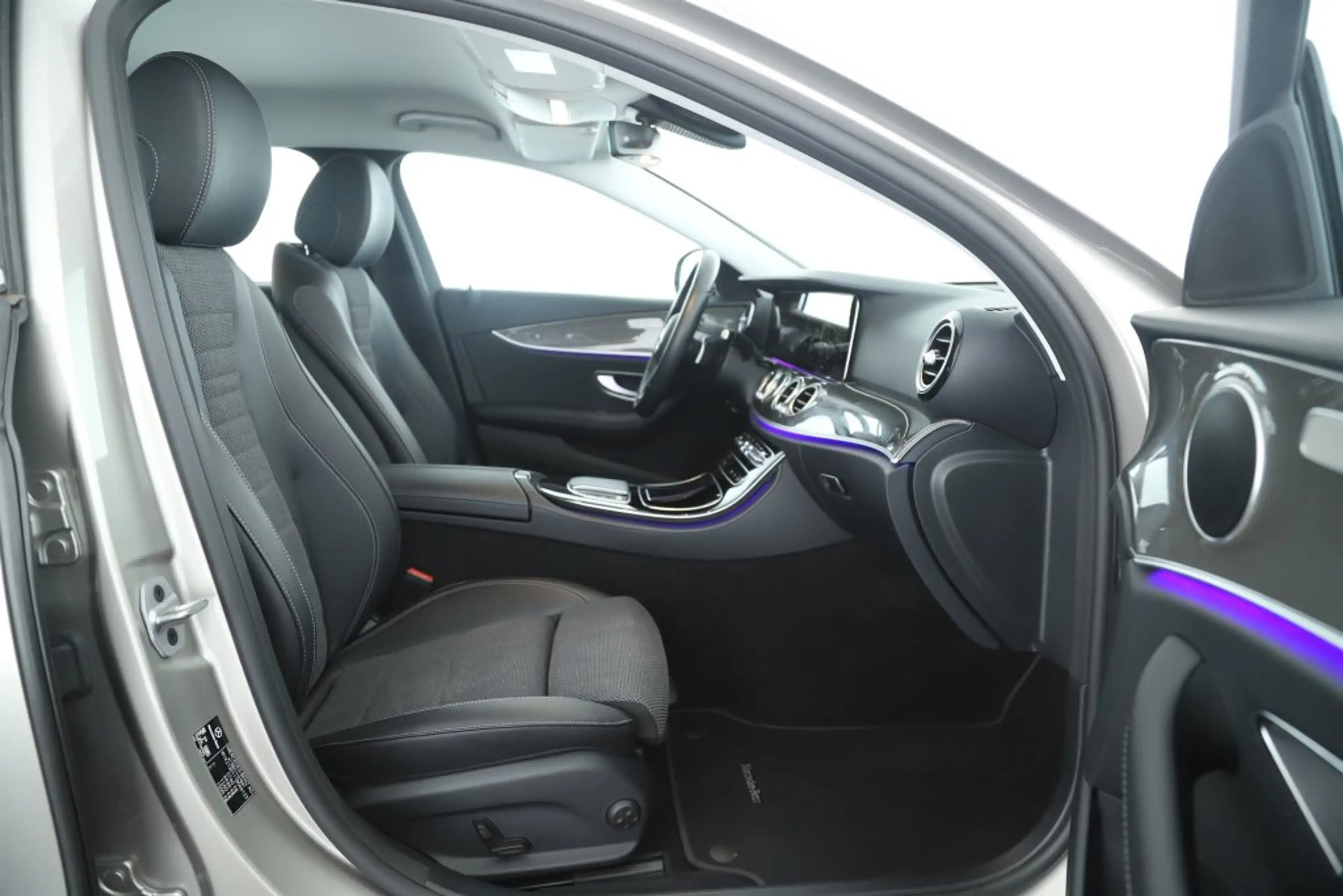 Mercedes-Benz E 300 de PHEV 4MATIC Autom AVANTGARDE LED WIDESCREEN NAVI TEILLEDE — photo 13