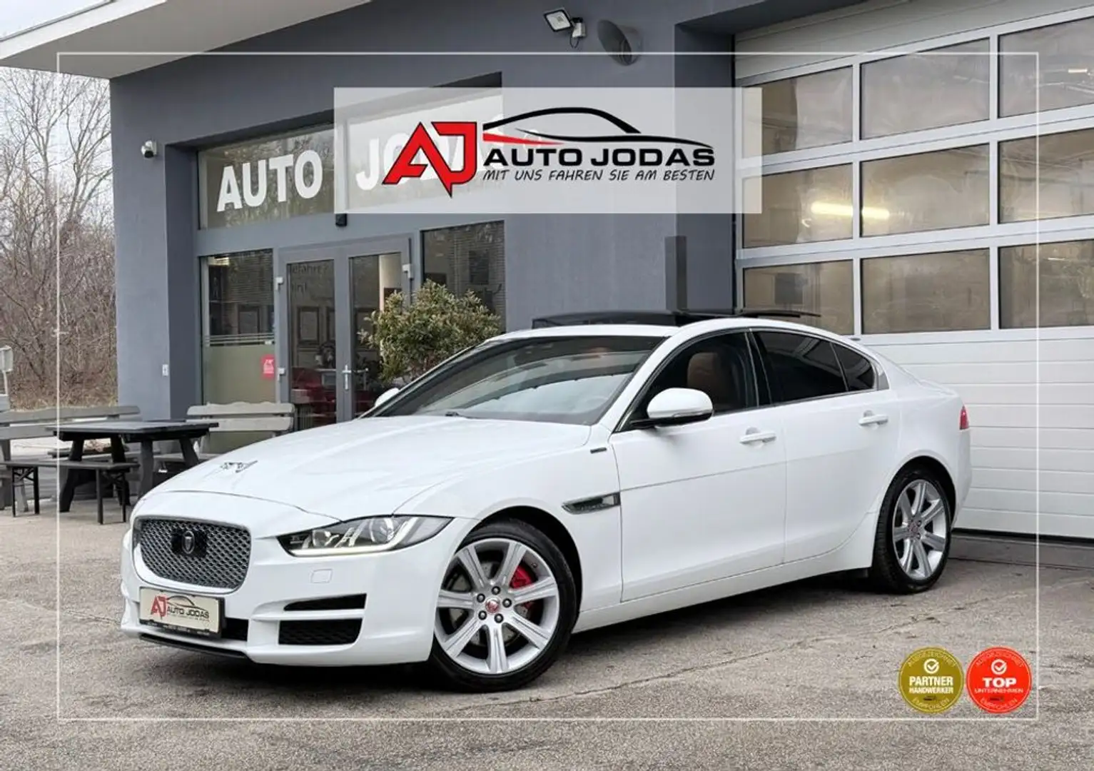Jaguar XE 20d Portfolio Aut. **ACC/Keyless/Panorama** Wit - 1