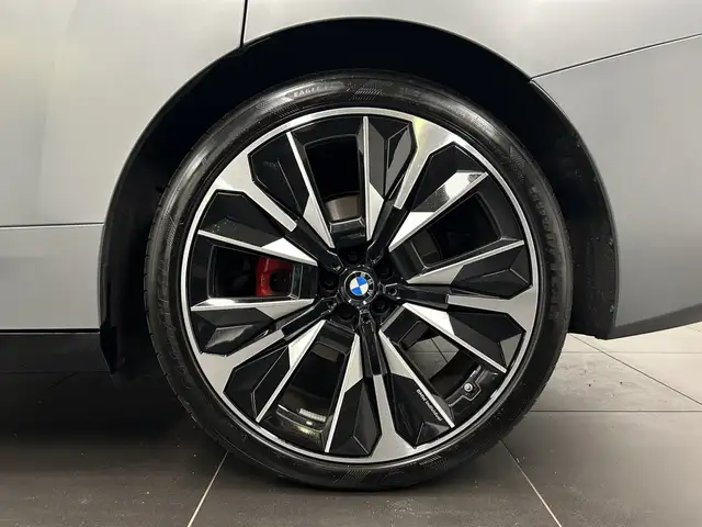 BMW Ix view 7
