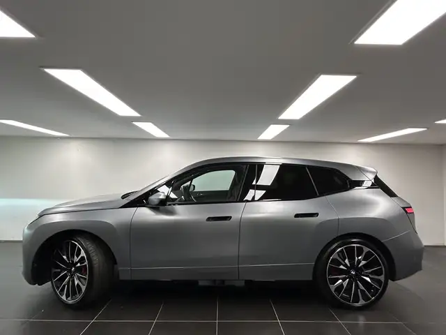 BMW Ix view 3