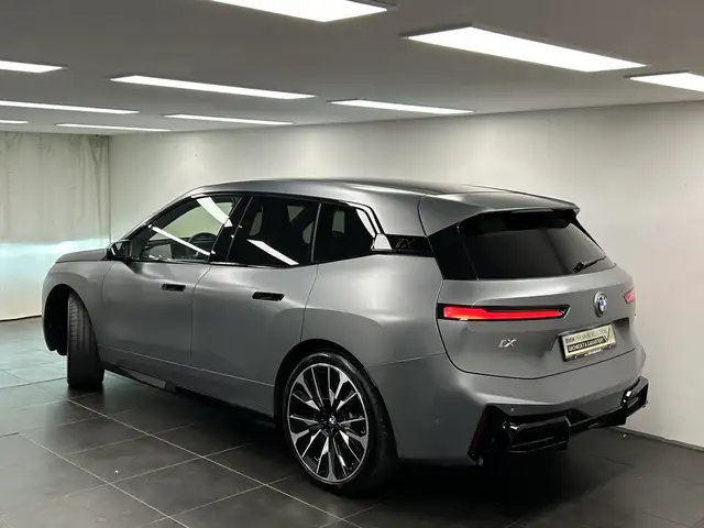 BMW Ix view 4