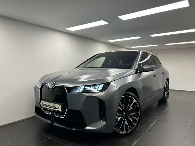BMW Ix view 8