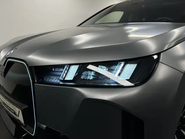 BMW Ix view 9