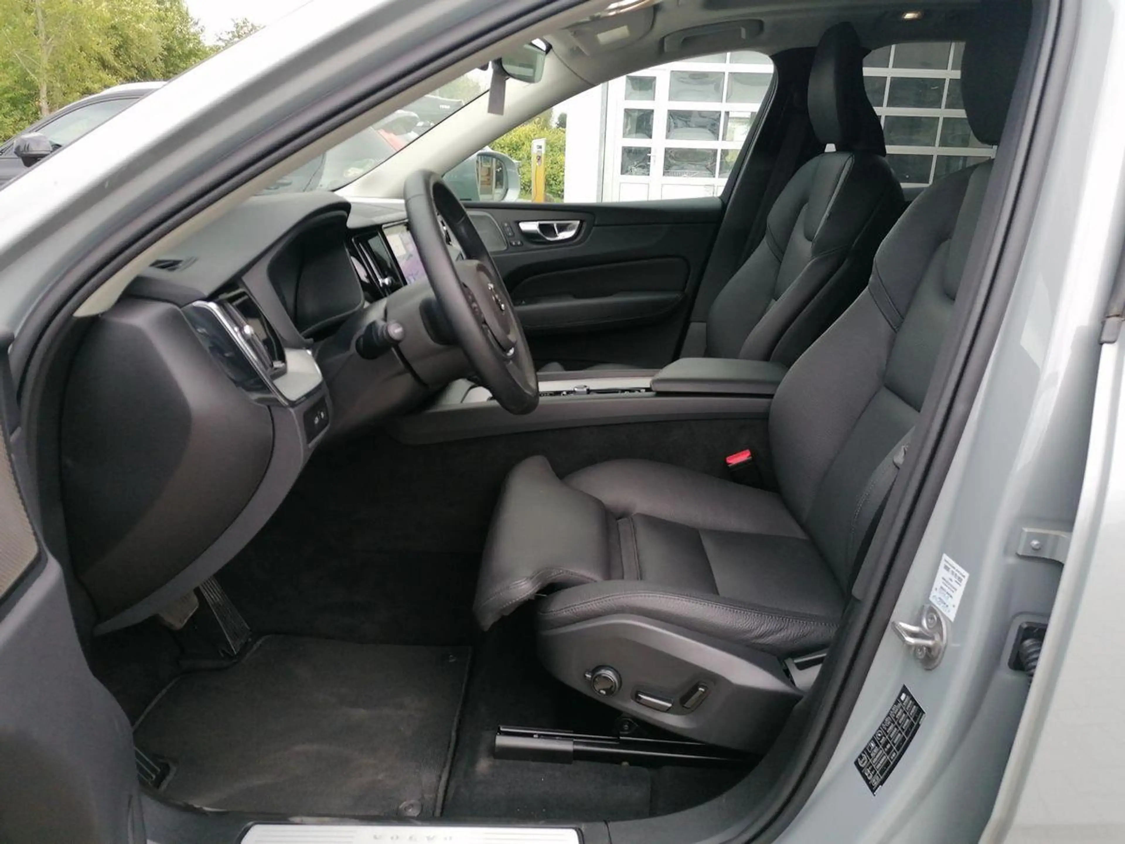 Volvo XC60 T6 AWD Plus 360° ACC AHK FHZ H&K LUFT STDHZ — photo 10