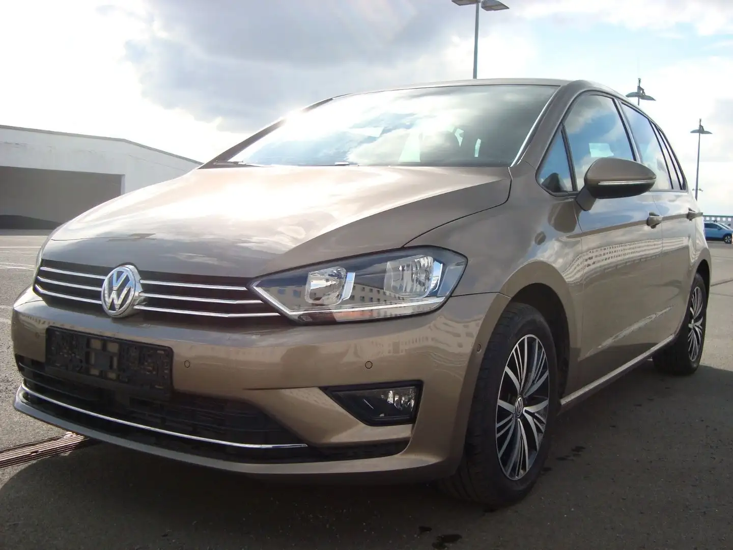 Volkswagen Golf Sportsvan VII Allstar Automatik,Navi,ACC Altın - 2