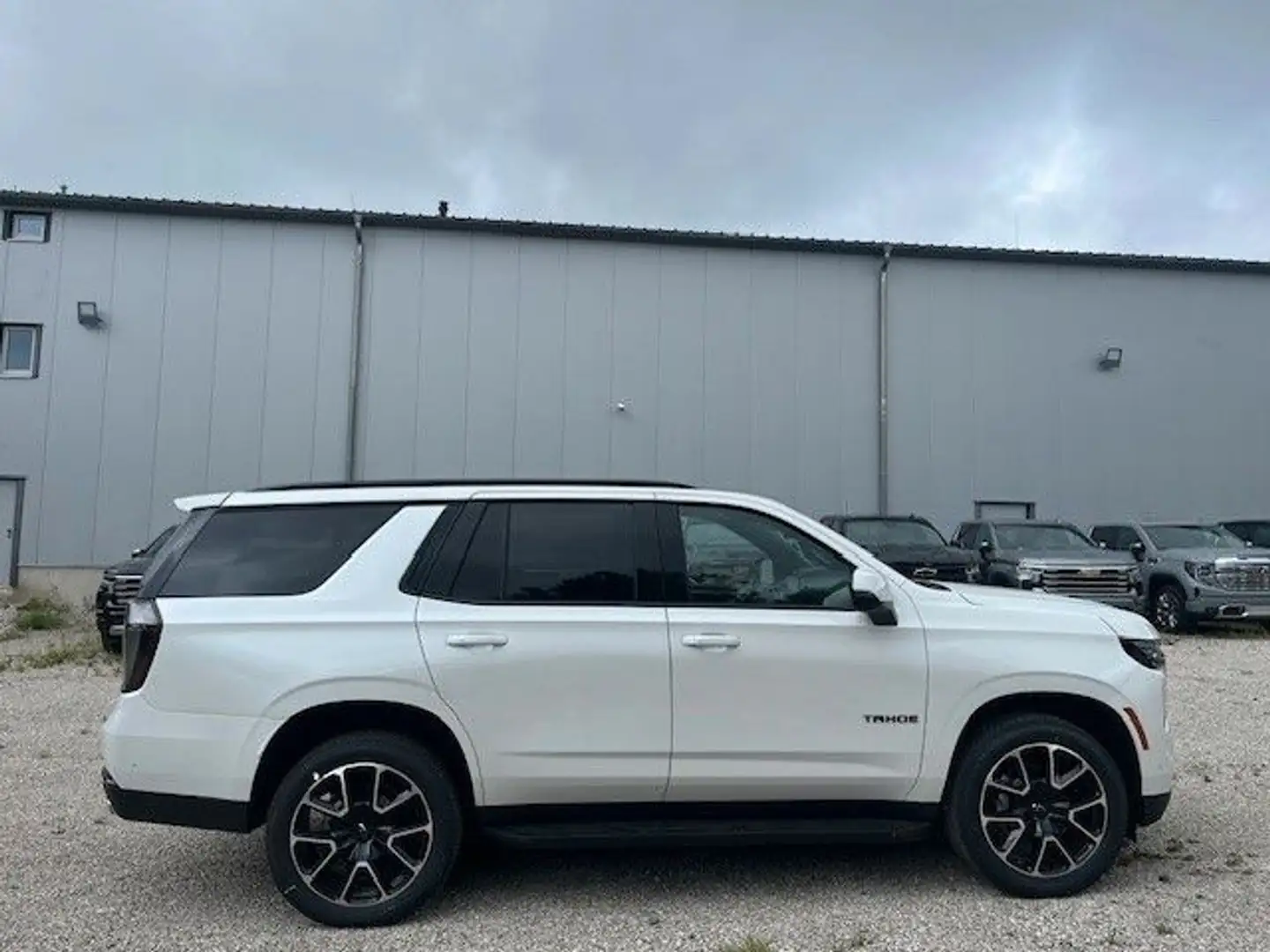 Chevrolet Tahoe RST 6.2l V8 22" Räder MY 2025 Biały - 2