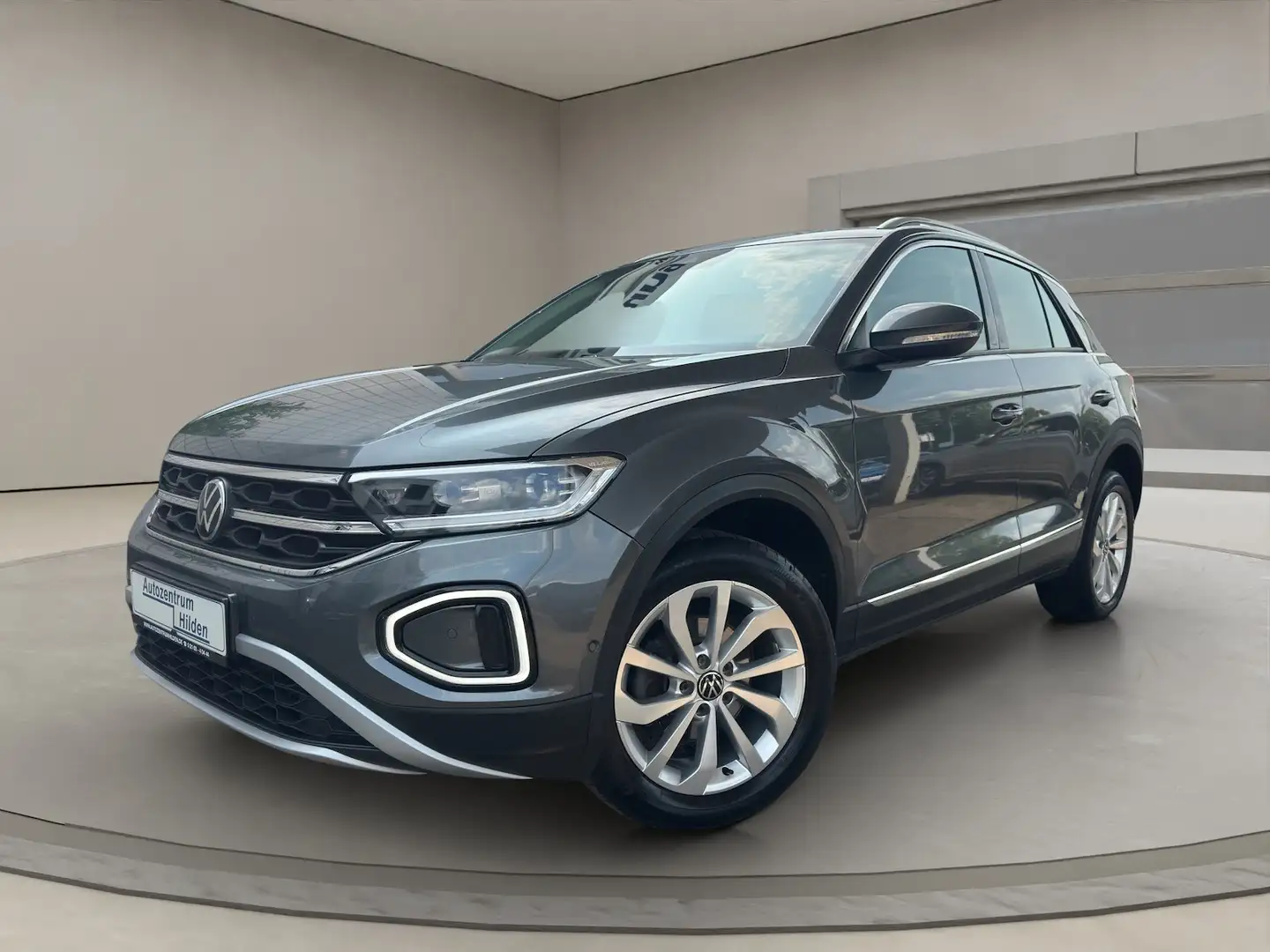 Volkswagen T-Roc Style 1,5 TSI DSG LED 1 HD I Q Light Grau - 1