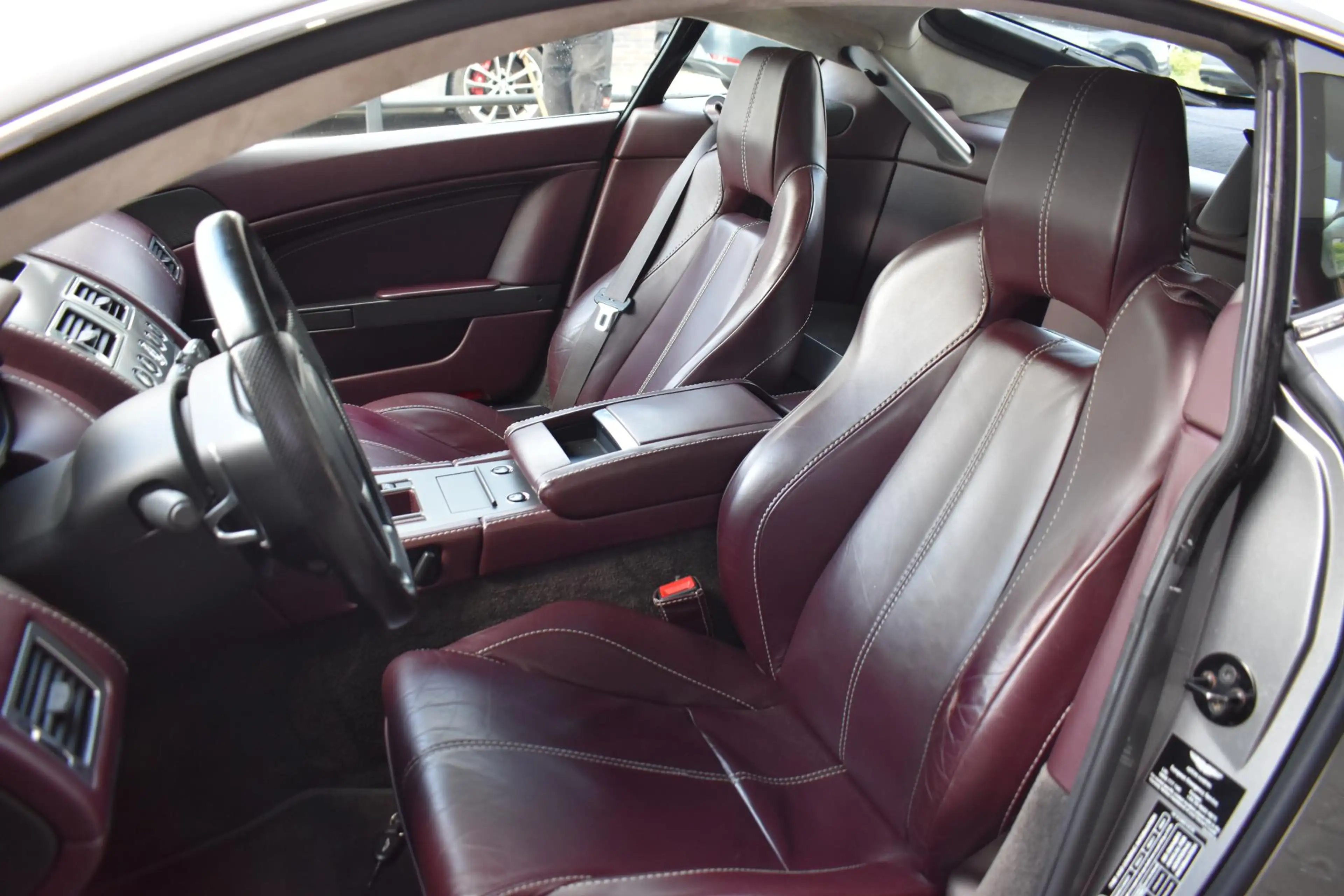 Aston Martin Vantage V8 4.3 V8 Sportshift — photo 5