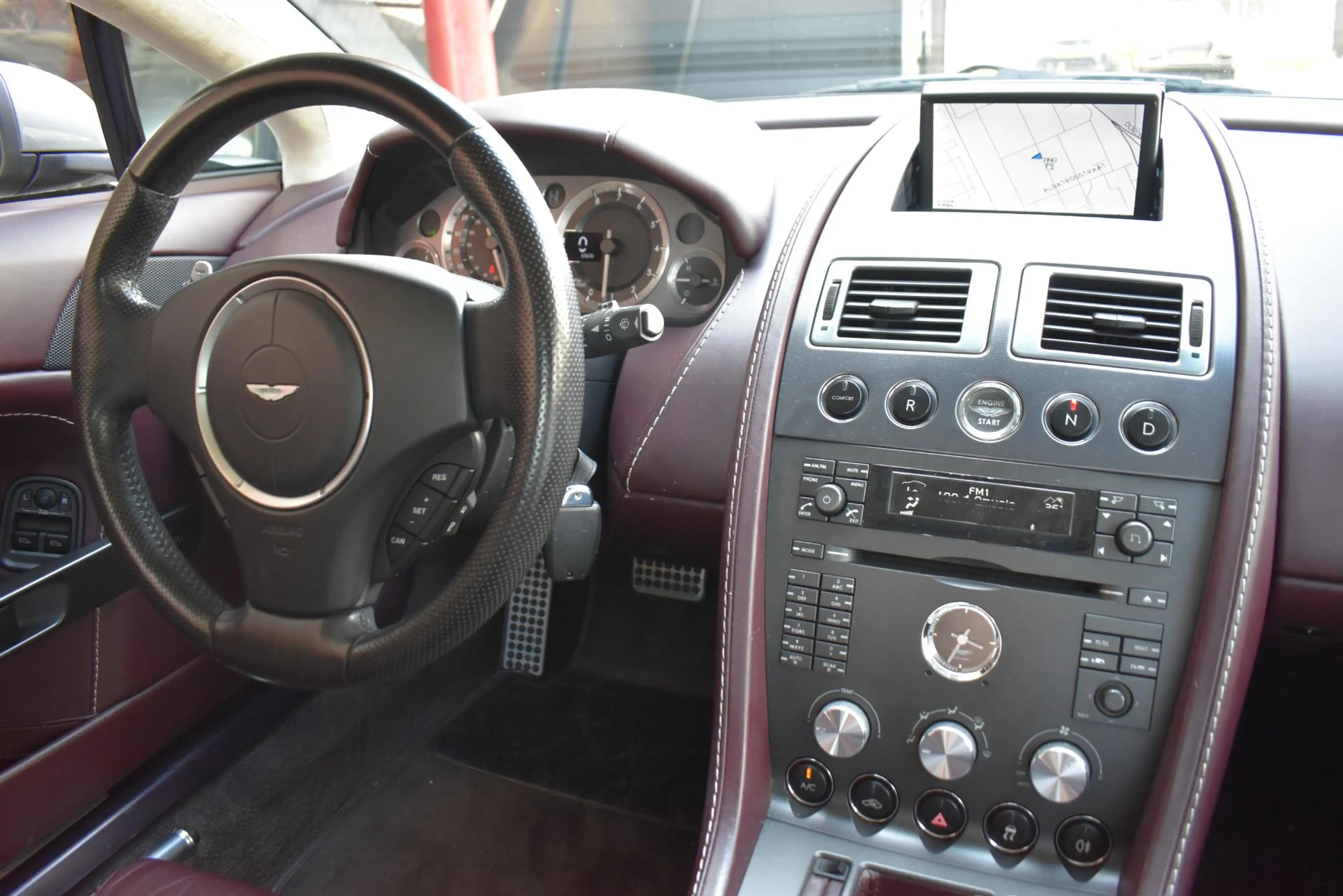 Aston Martin Vantage V8 4.3 V8 Sportshift — photo 6