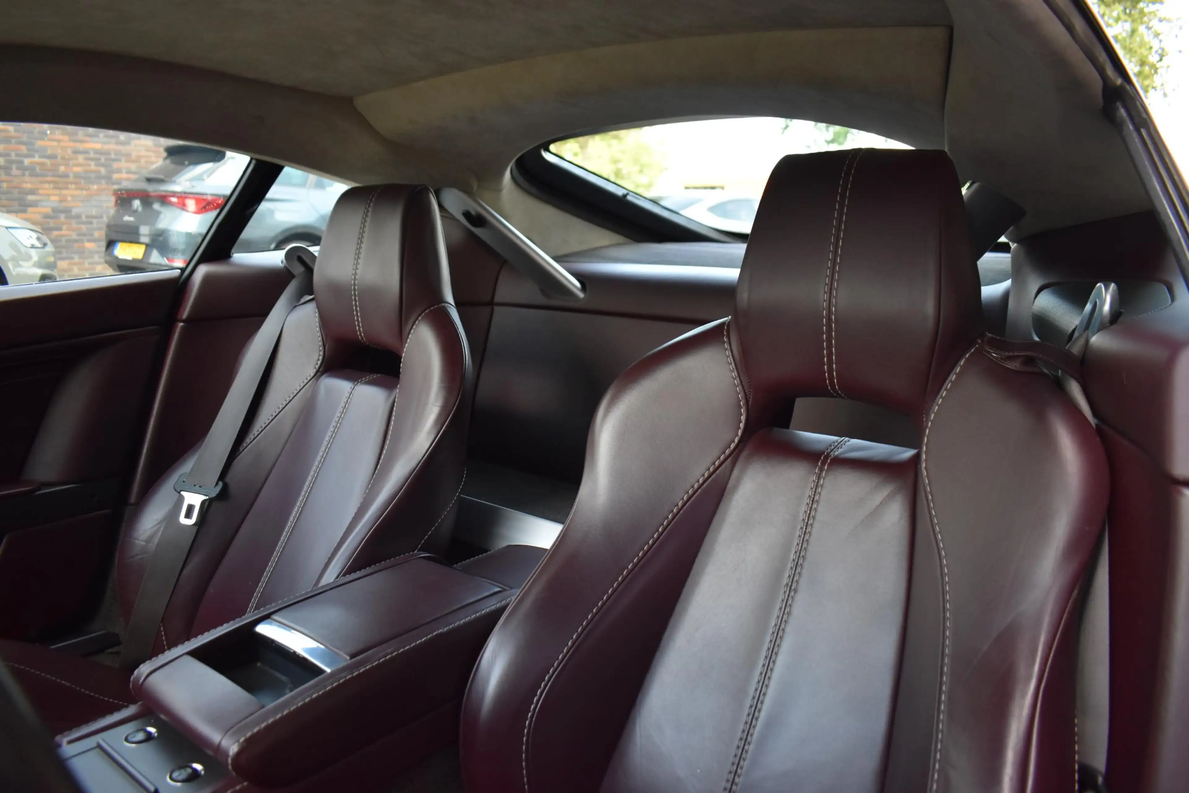 Aston Martin Vantage V8 4.3 V8 Sportshift — photo 7