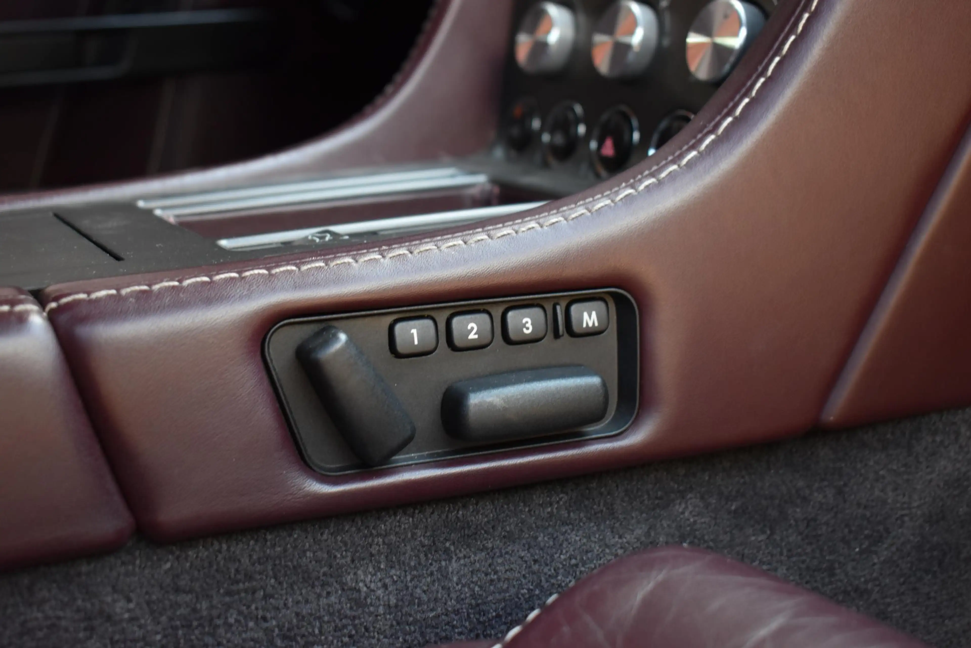 Aston Martin Vantage V8 4.3 V8 Sportshift — photo 10