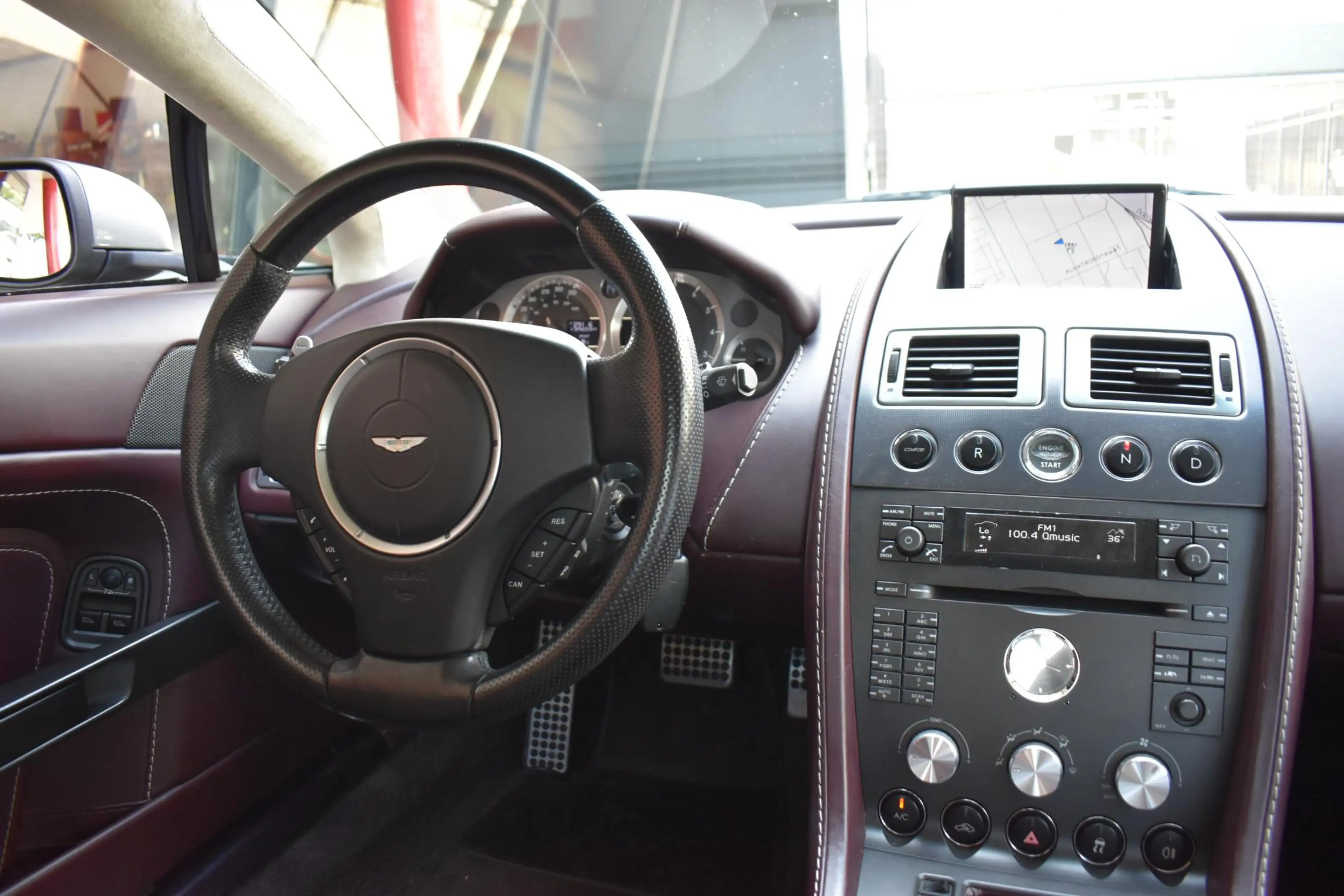 Aston Martin Vantage V8 4.3 V8 Sportshift — photo 9