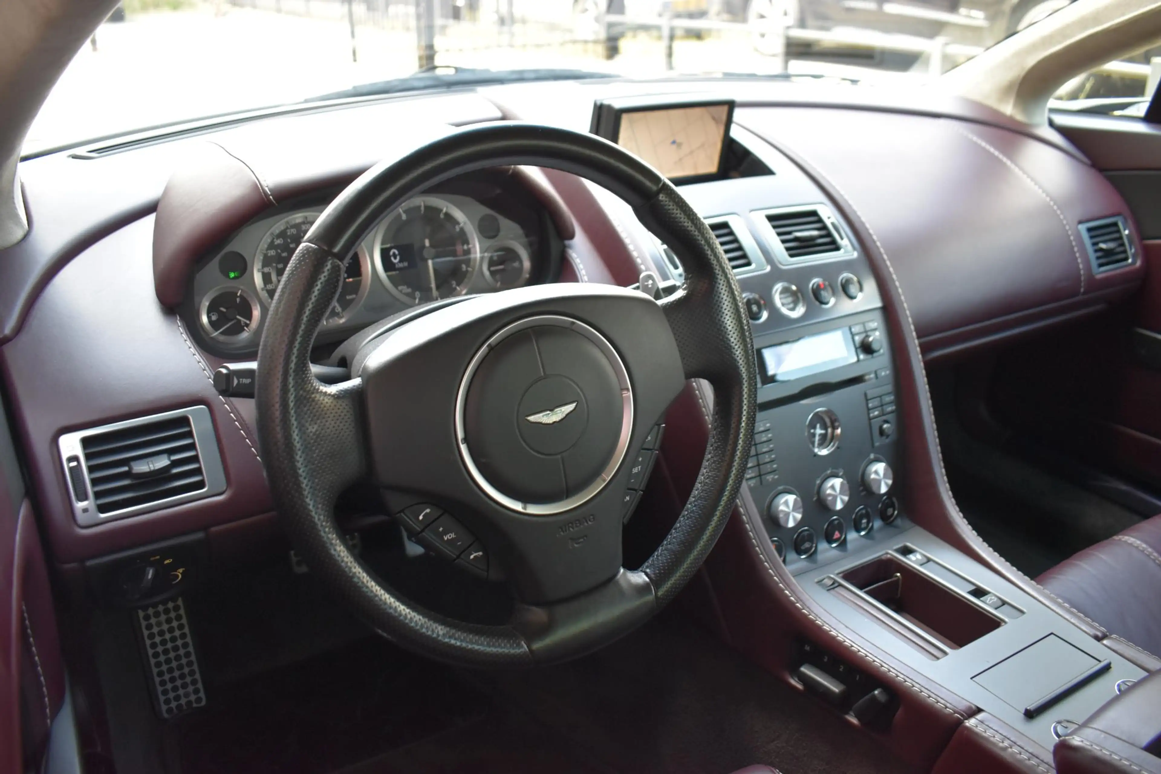 Aston Martin Vantage V8 4.3 V8 Sportshift — photo 4