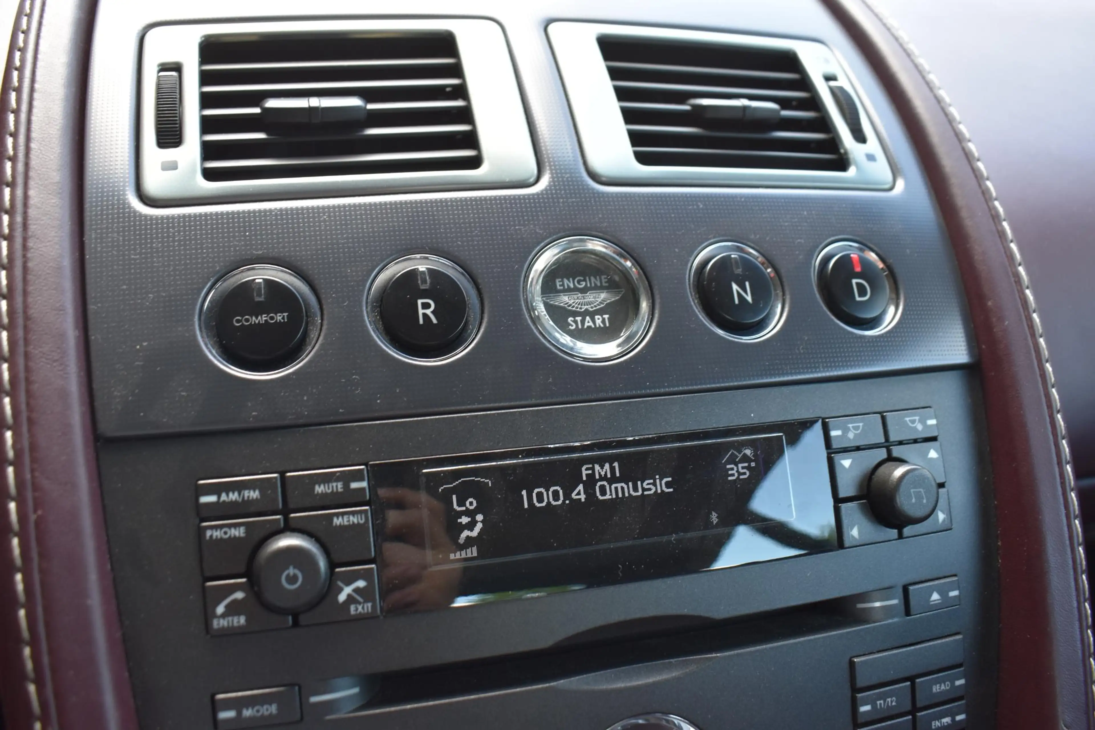 Aston Martin Vantage V8 4.3 V8 Sportshift — photo 11