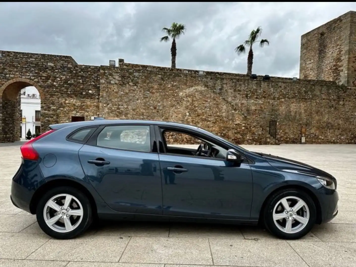 Volvo V40 D2 Momentum 120 - 1